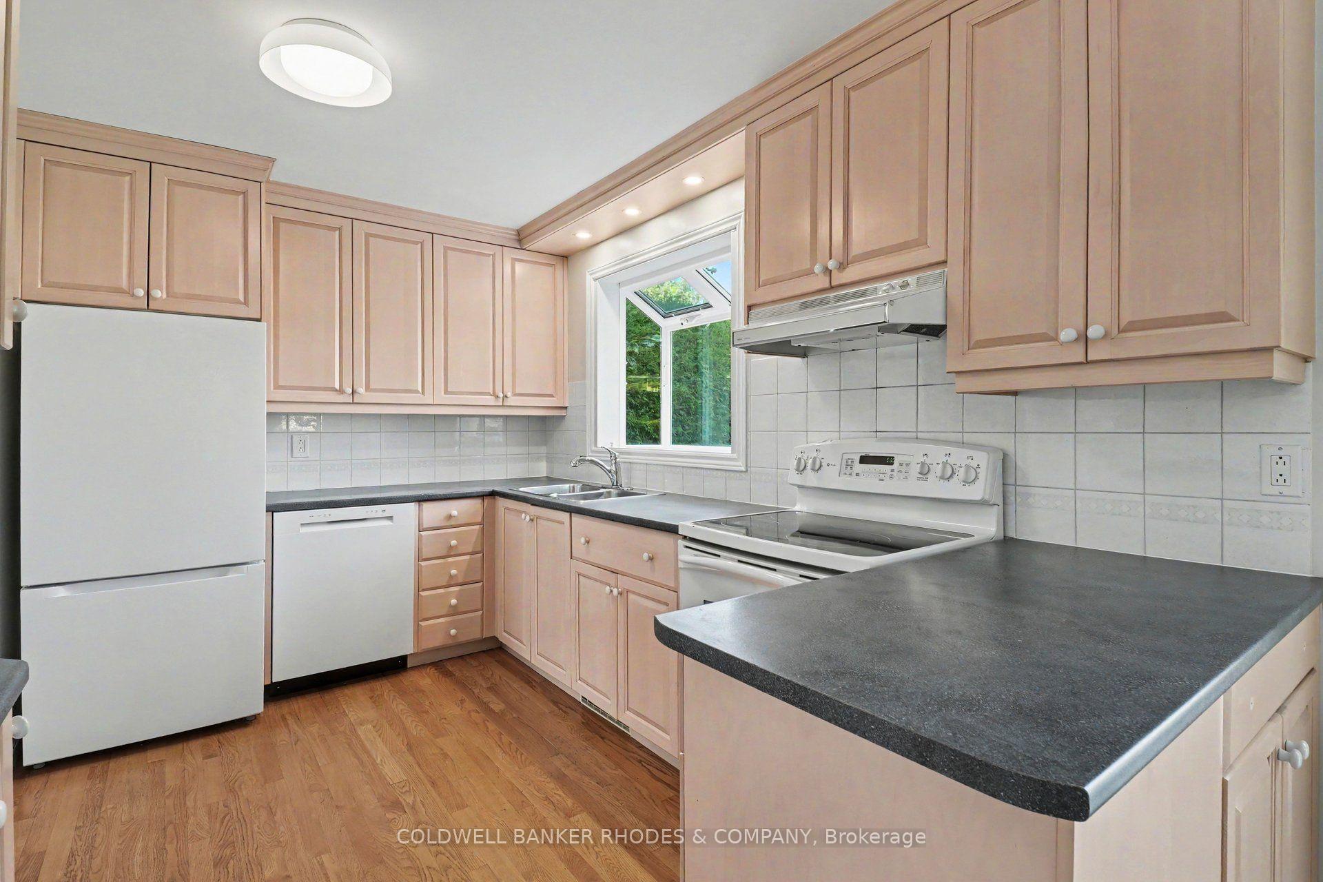 Photo 16 of 659 Ingram Crescent, Ottawa, Beacon Hill North — HOMEH