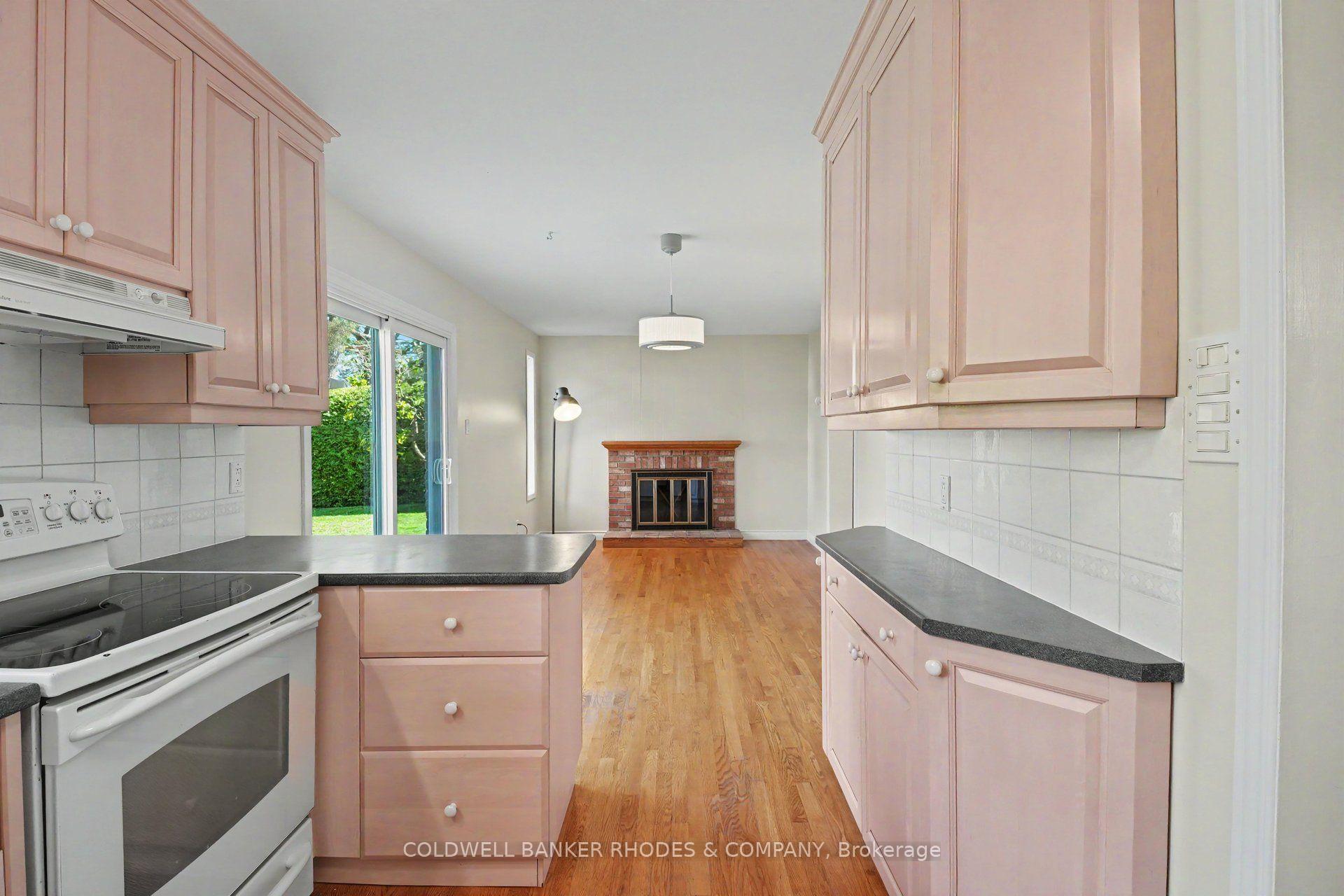 Photo 13 of 659 Ingram Crescent, Ottawa, Beacon Hill North — HOMEH