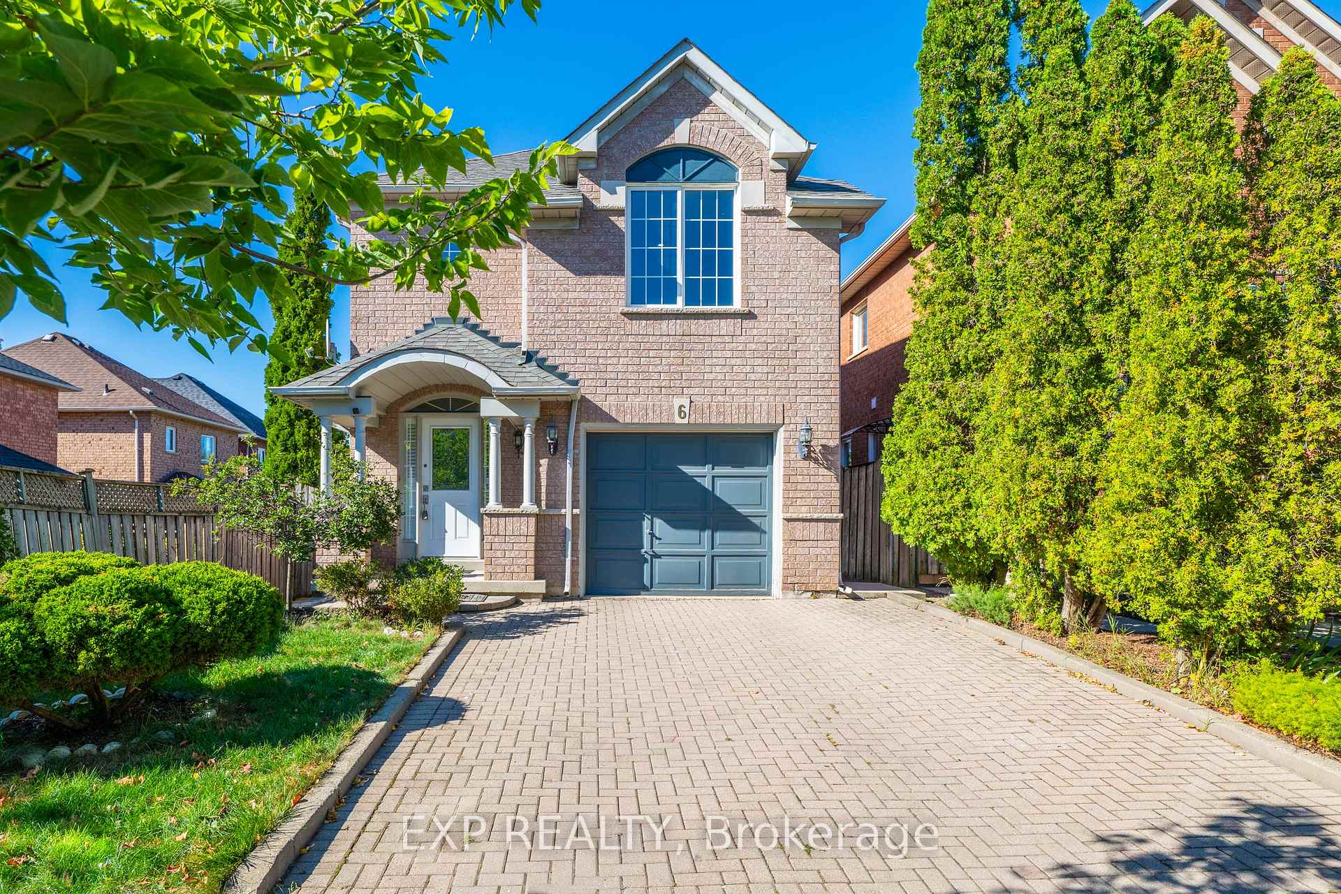 Photo of 6 Purdy Crescent W