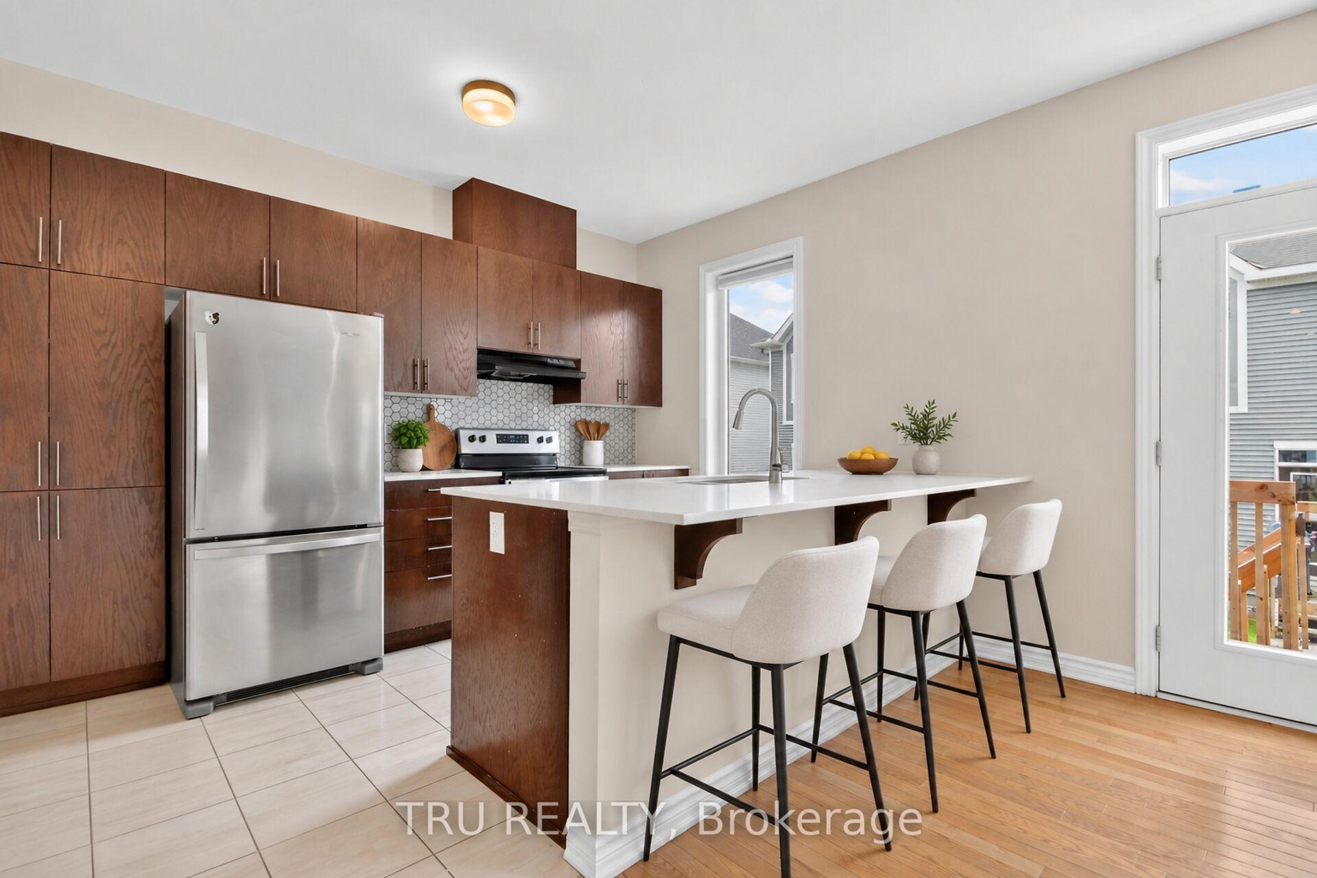 Photo 4 of 4126 Obsidian Street, Ottawa, Barrhaven - Half Moon Bay — HOMEH