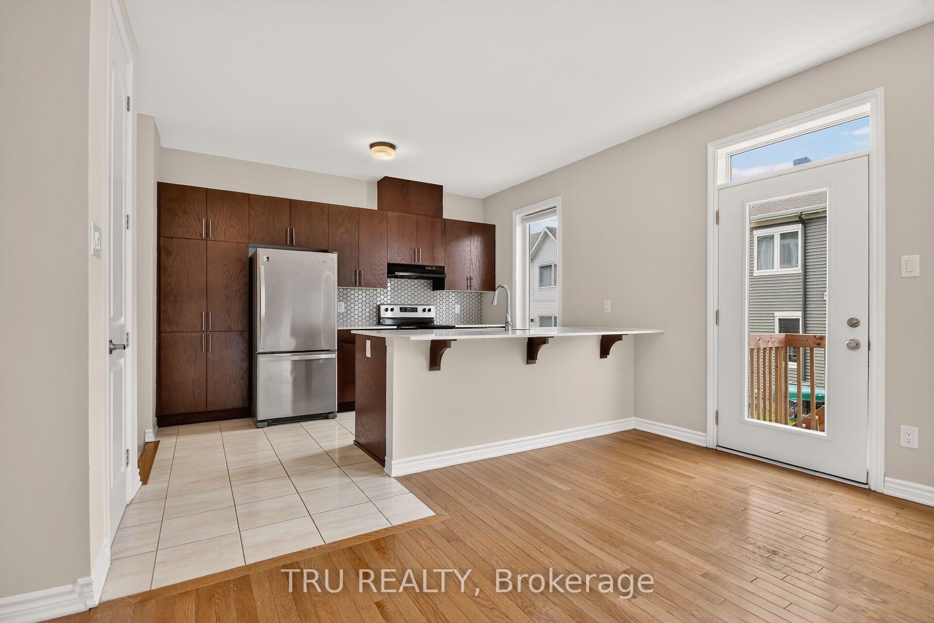 Photo 5 of 4126 Obsidian Street, Ottawa, Barrhaven - Half Moon Bay — HOMEH