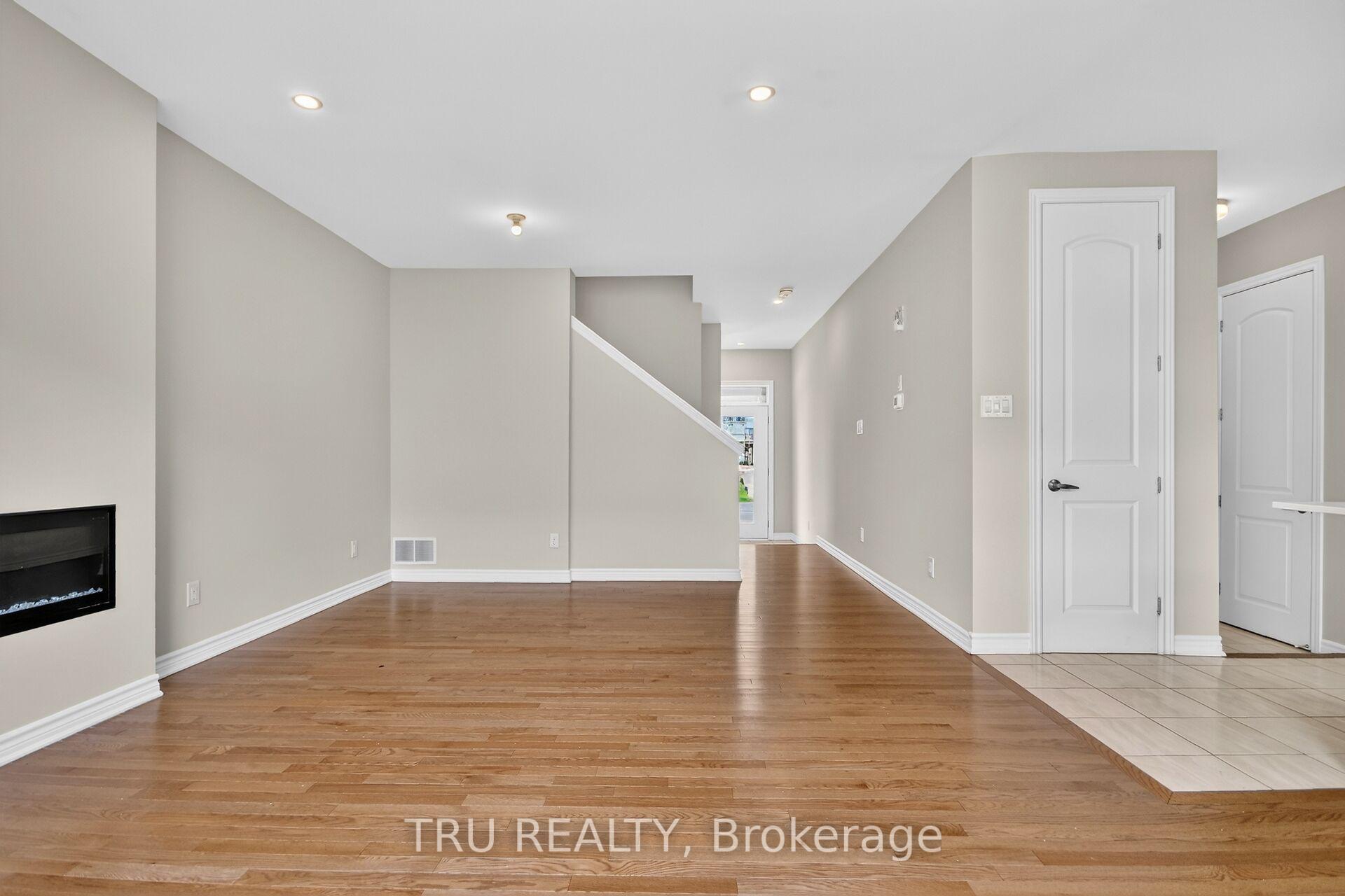 Photo 8 of 4126 Obsidian Street, Ottawa, Barrhaven - Half Moon Bay — HOMEH
