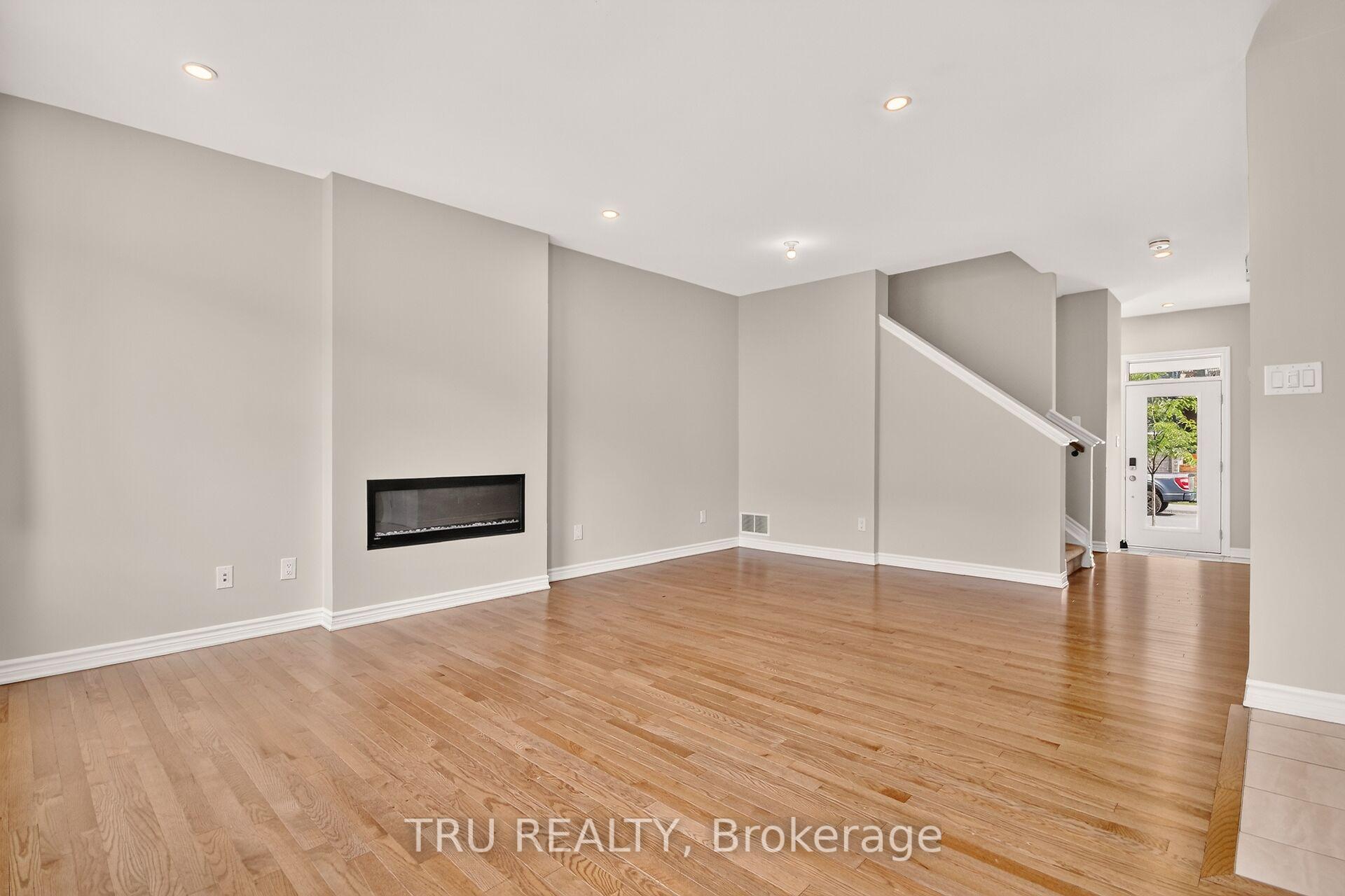 Photo 9 of 4126 Obsidian Street, Ottawa, Barrhaven - Half Moon Bay — HOMEH