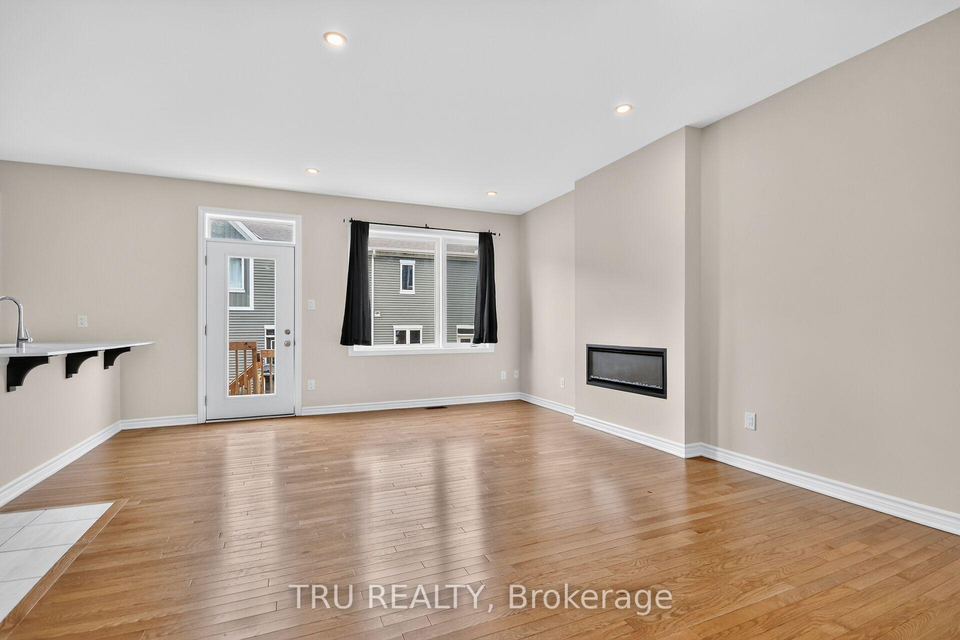 Photo 10 of 4126 Obsidian Street, Ottawa, Barrhaven - Half Moon Bay — HOMEH