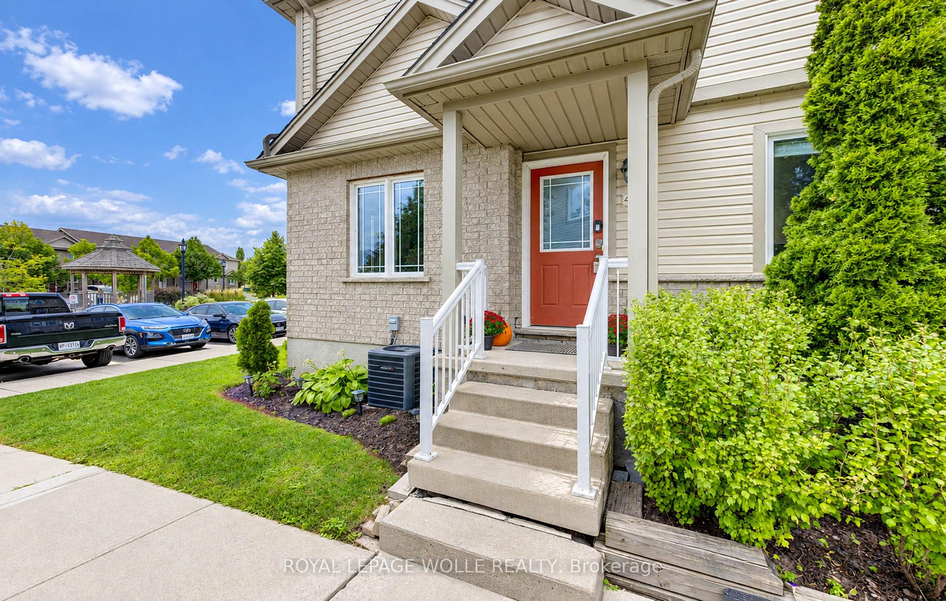 Photo 3 of Unit 40, 10 Foxglove Crescent, Kitchener, Larentian West — HOMEH