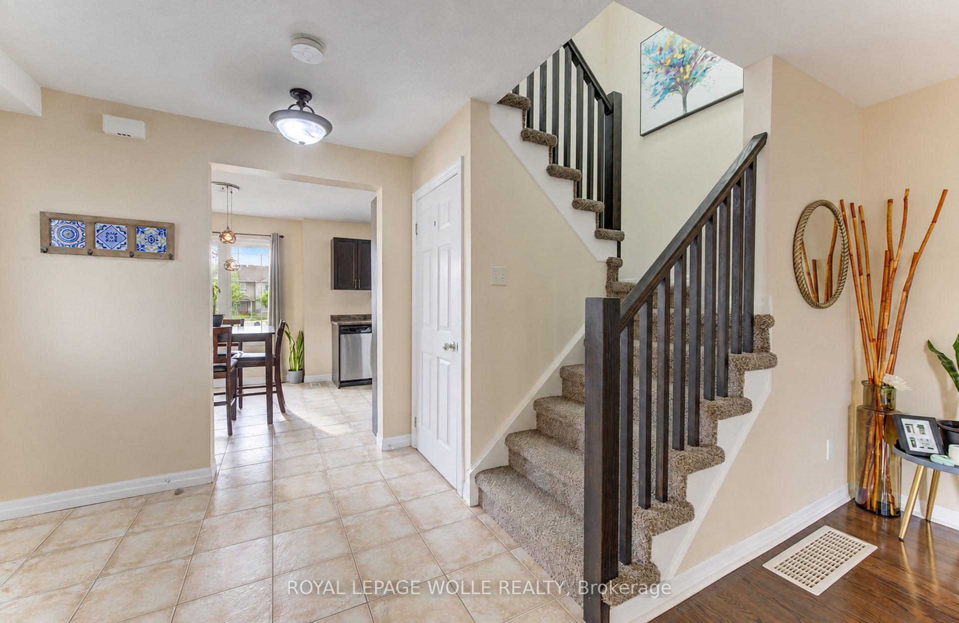 Photo 5 of Unit 40, 10 Foxglove Crescent, Kitchener, Larentian West — HOMEH