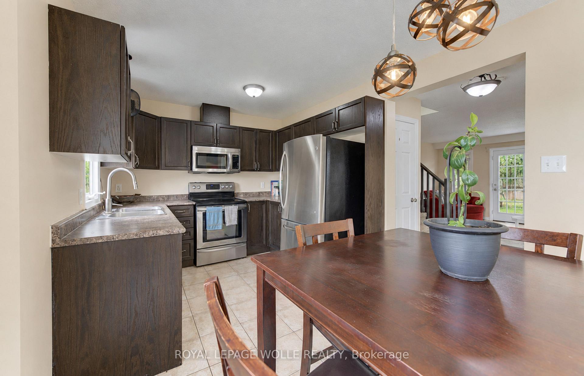 Photo 12 of Unit 40, 10 Foxglove Crescent, Kitchener, Larentian West — HOMEH