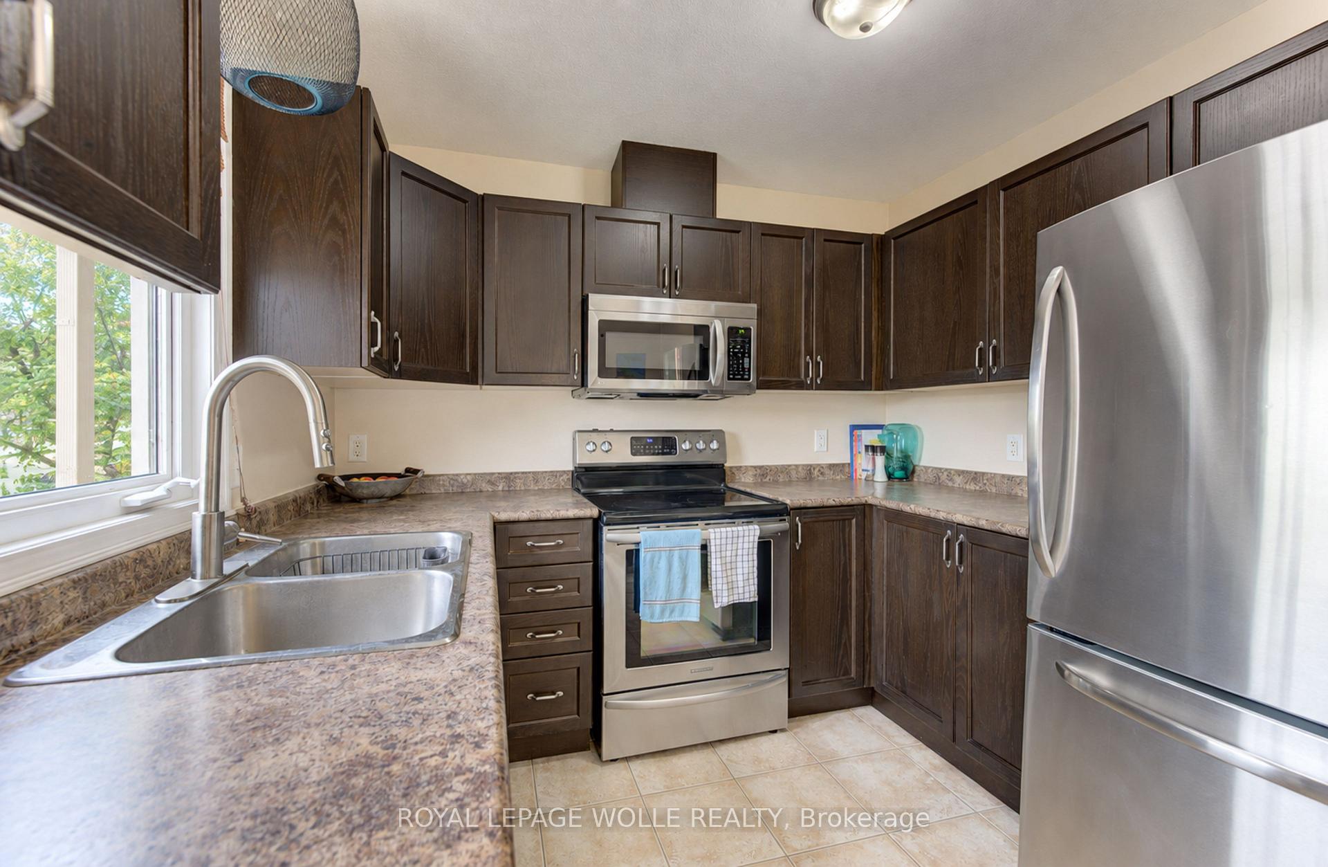 Photo 13 of Unit 40, 10 Foxglove Crescent, Kitchener, Larentian West — HOMEH