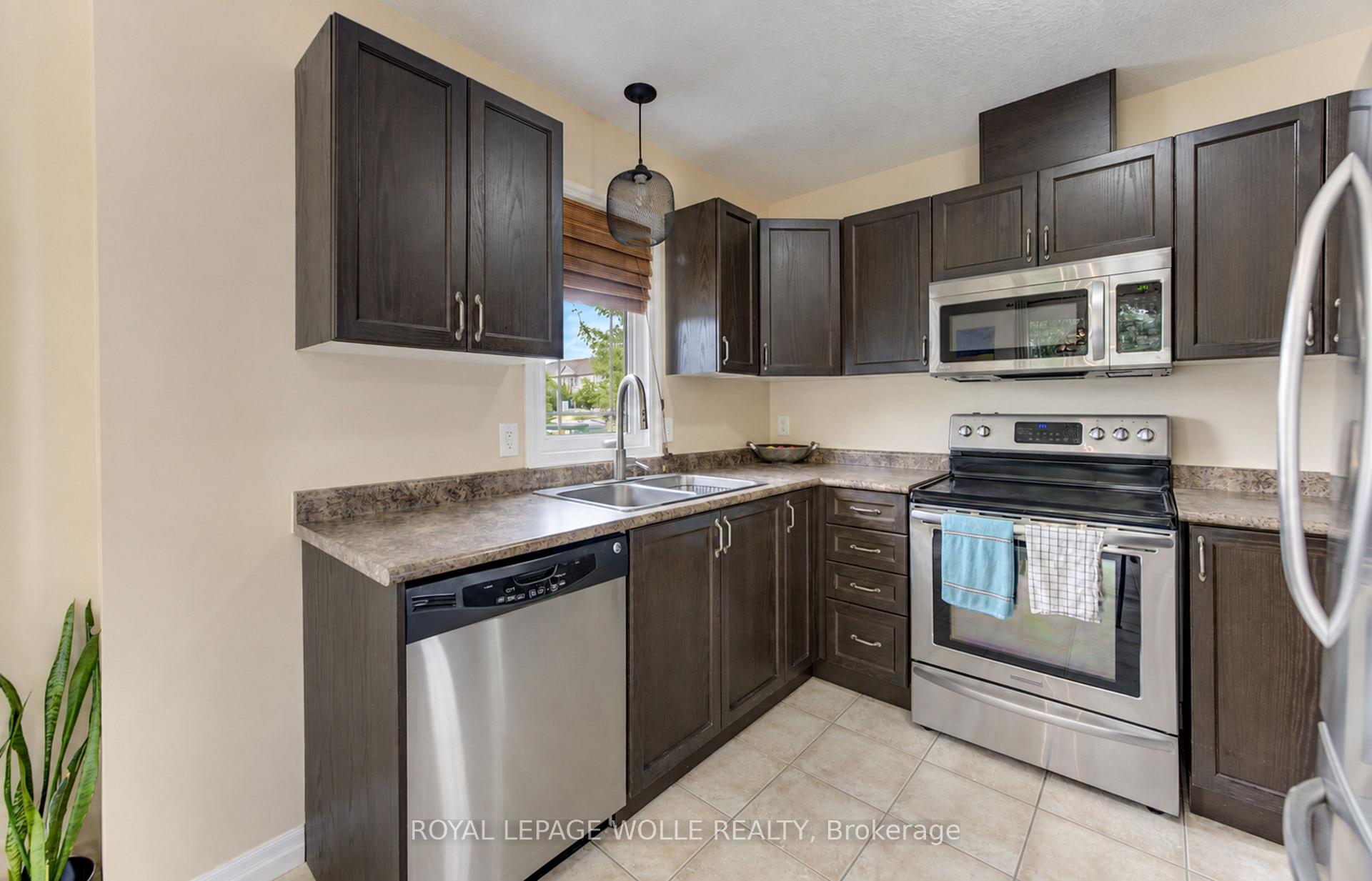 Photo 14 of Unit 40, 10 Foxglove Crescent, Kitchener, Larentian West — HOMEH