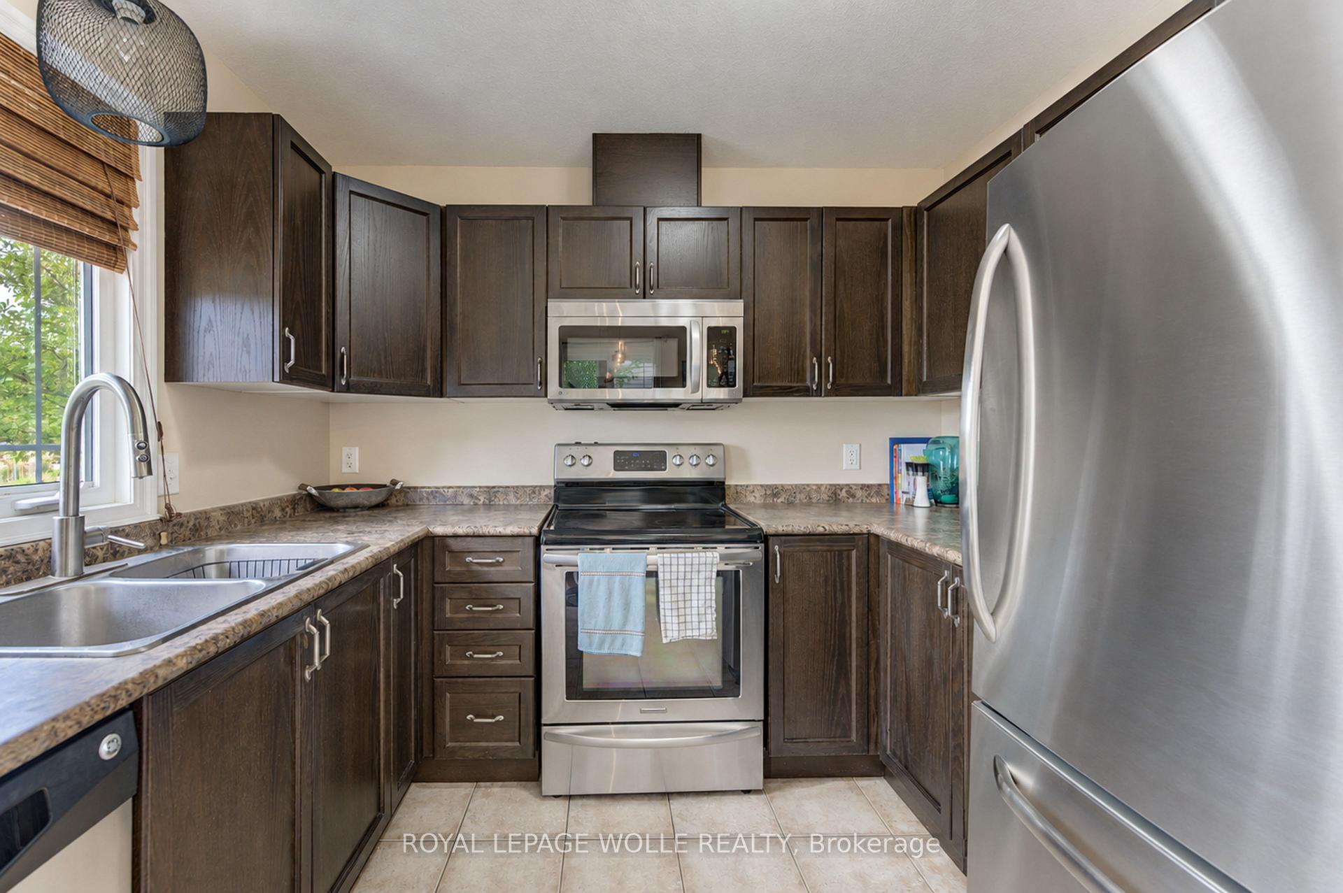 Photo 15 of Unit 40, 10 Foxglove Crescent, Kitchener, Larentian West — HOMEH