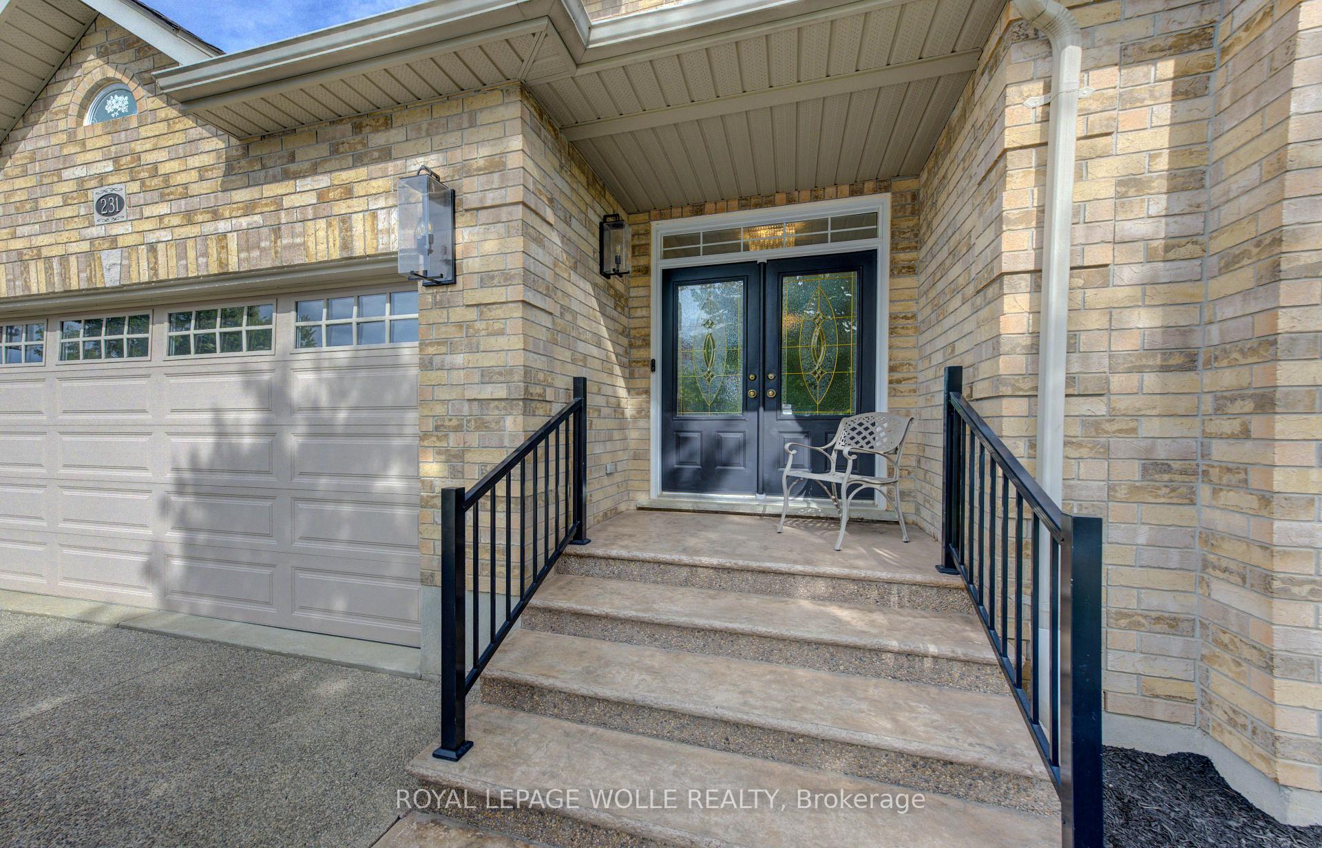 Photo 2 of 231 Hawkswood Drive, Kitchener, Bridgeport — HOMEH