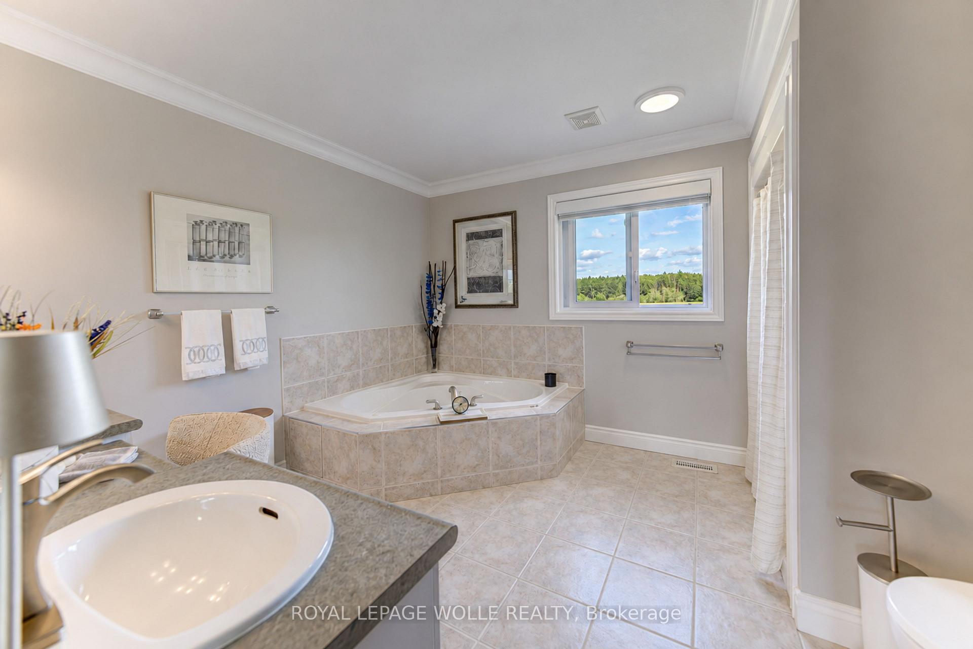 Photo 29 of 231 Hawkswood Drive, Kitchener, Bridgeport — HOMEH