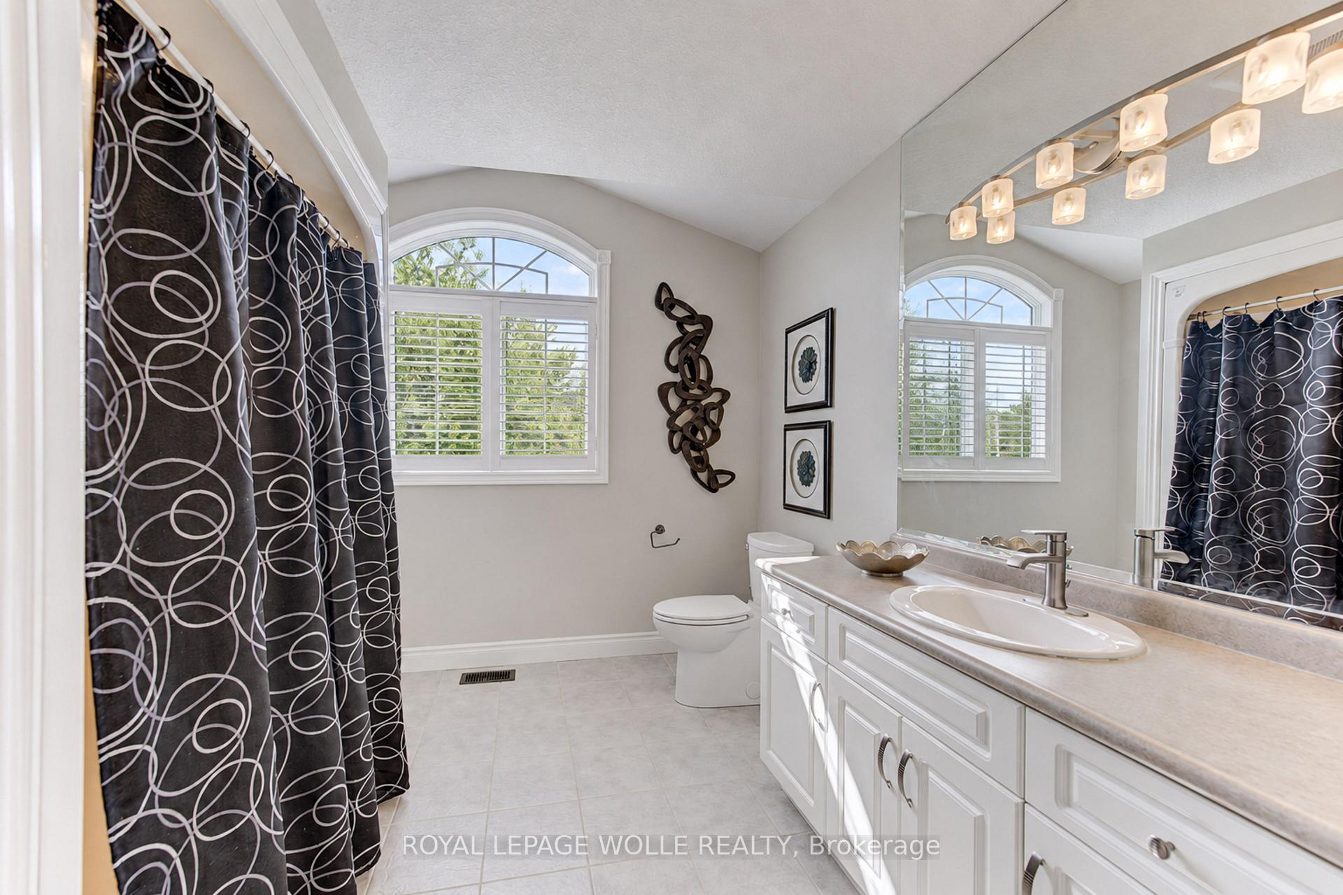Photo 35 of 231 Hawkswood Drive, Kitchener, Bridgeport — HOMEH