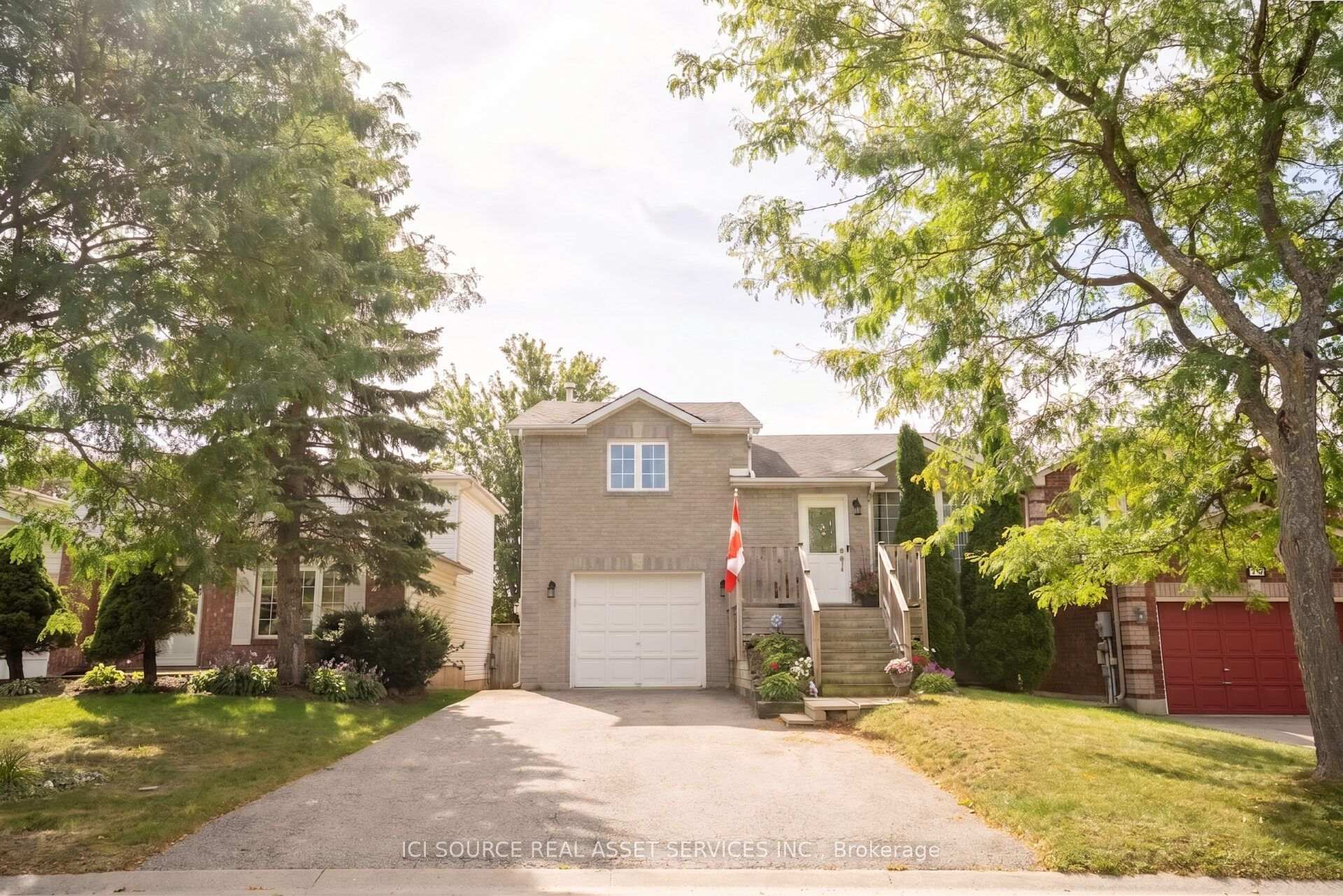 Photo 2 of 56 Hersey Crescent, Barrie, Holly — HOMEH