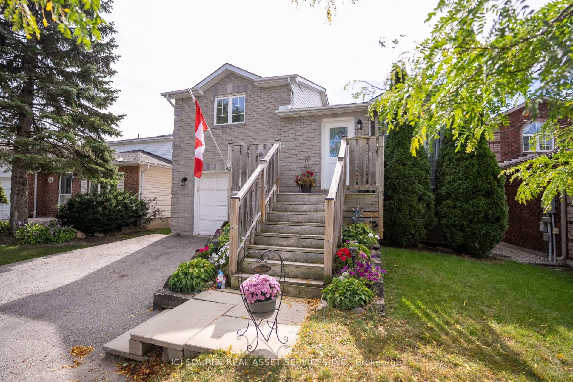 Photo 4 of 56 Hersey Crescent, Barrie, Holly — HOMEH