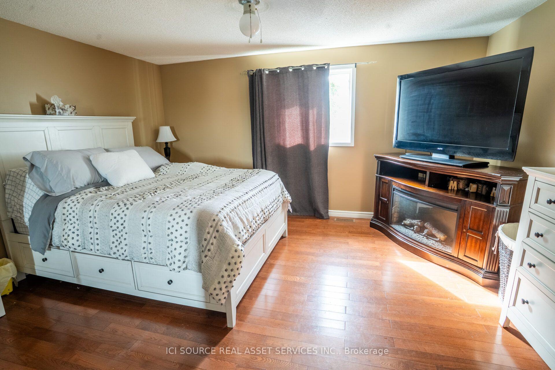 Photo 18 of 56 Hersey Crescent, Barrie, Holly — HOMEH