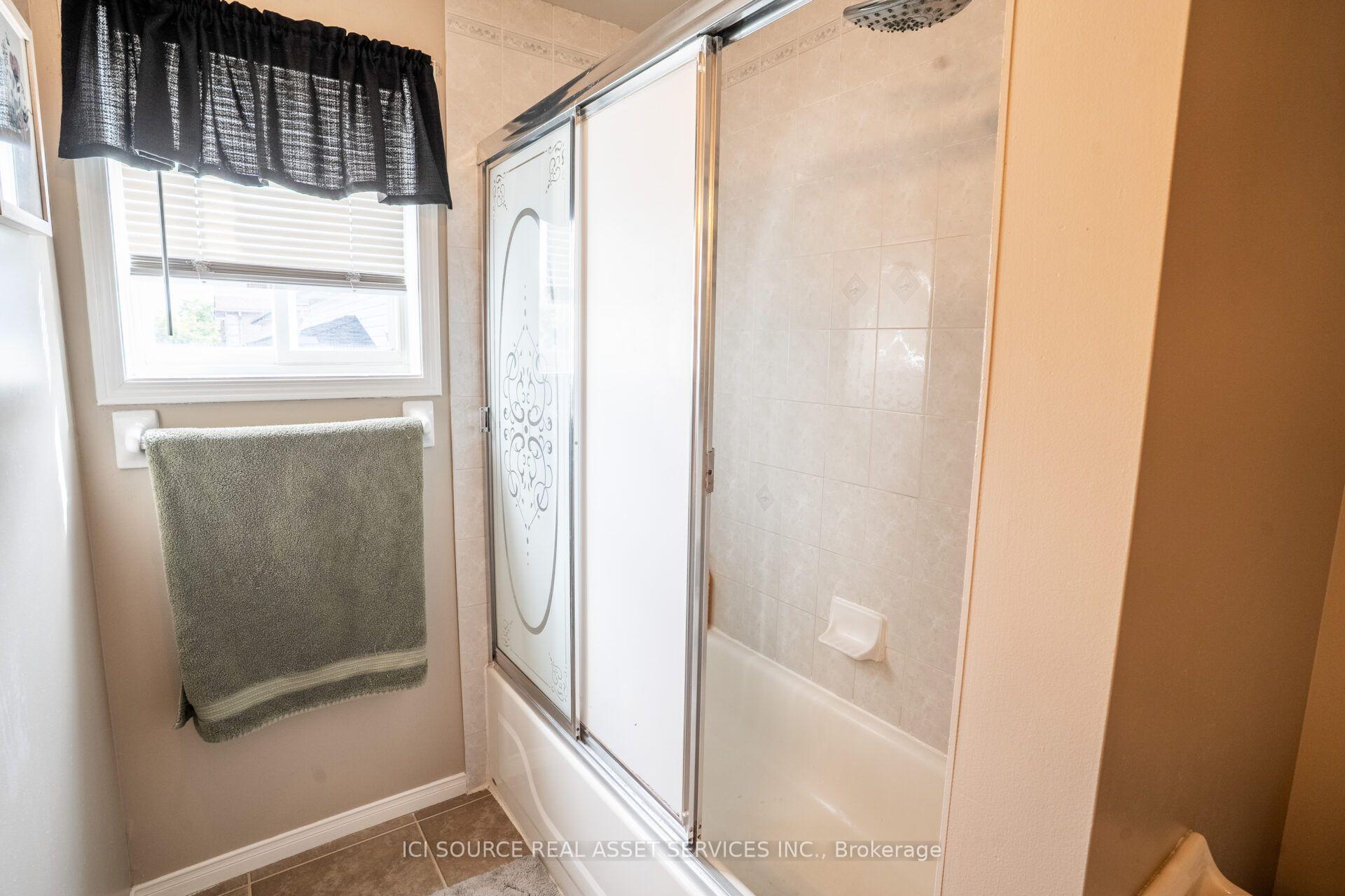 Photo 23 of 56 Hersey Crescent, Barrie, Holly — HOMEH