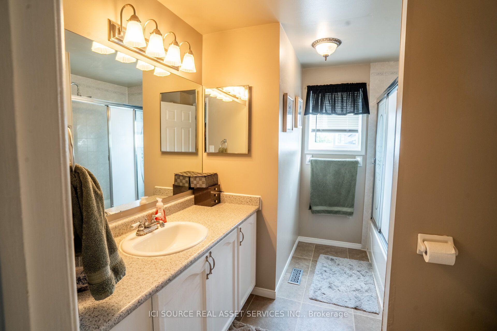 Photo 24 of 56 Hersey Crescent, Barrie, Holly — HOMEH