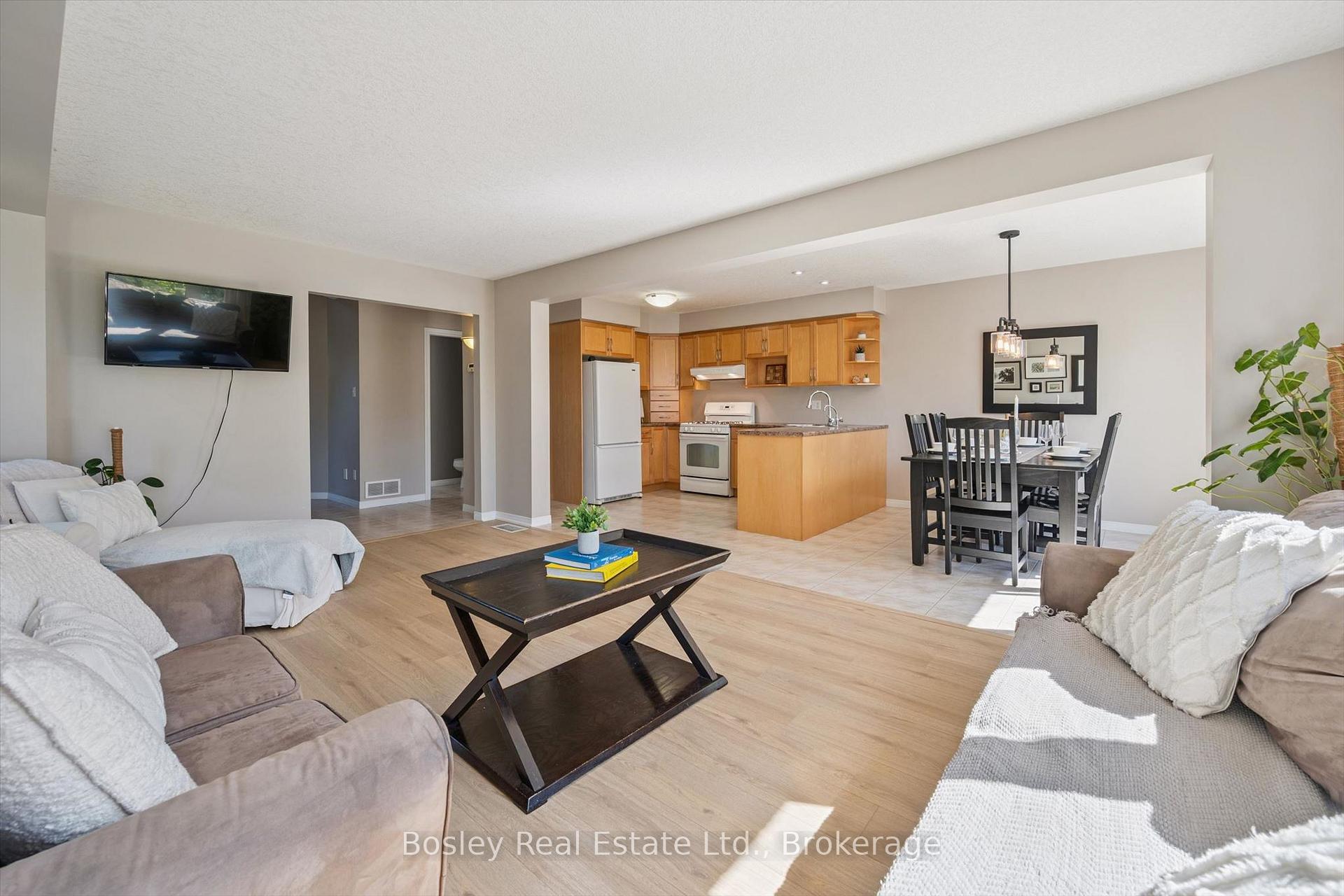 Photo 8 of 3 Hunt Street, Guelph, Pineridge/Westminster Woods — HOMEH