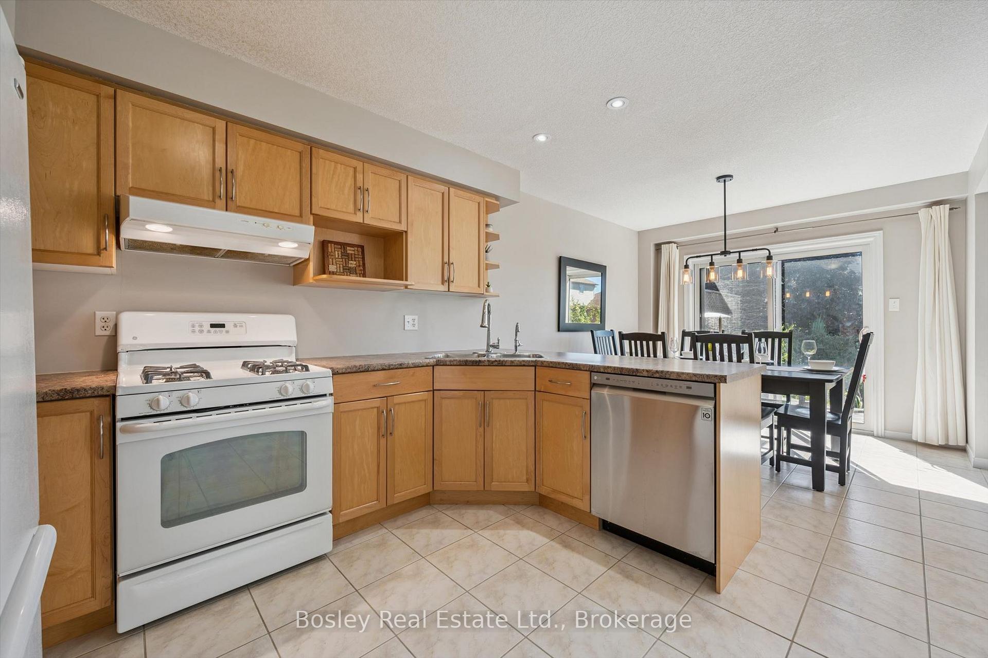 Photo 11 of 3 Hunt Street, Guelph, Pineridge/Westminster Woods — HOMEH