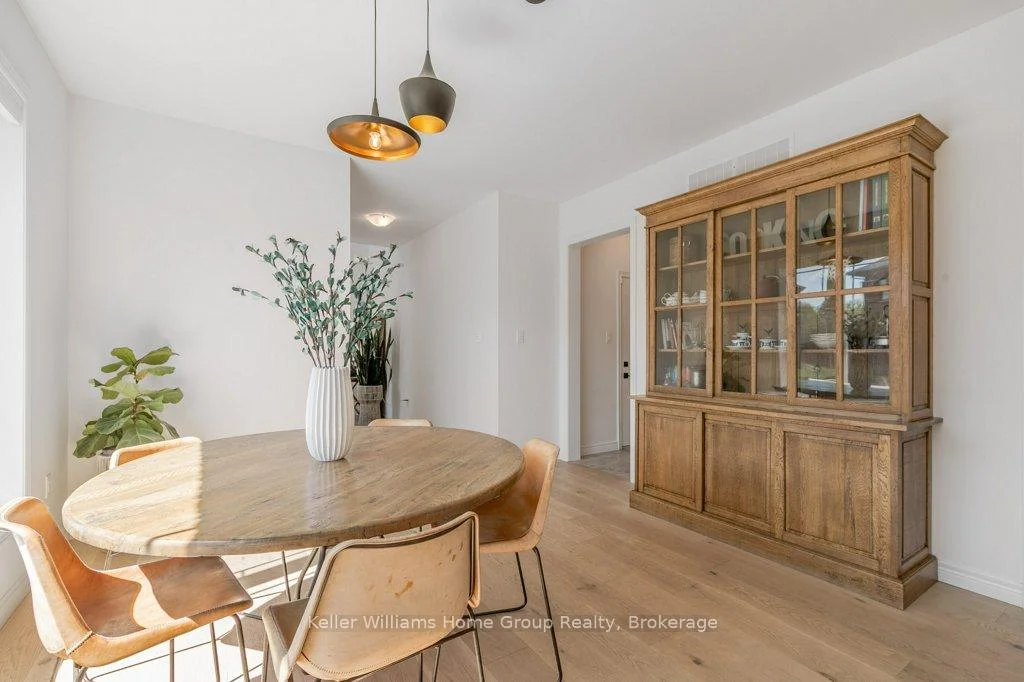 Photo 3 of 48 Macalister Boulevard, Guelph, Kortright East — HOMEH