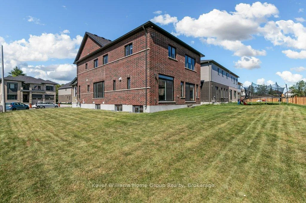 Photo 38 of 48 Macalister Boulevard, Guelph, Kortright East — HOMEH
