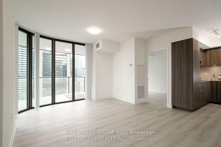 Photo 4 of Unit 1402, 11 Wellesley Street W, Toronto, Bay Street Corridor — HOMEH