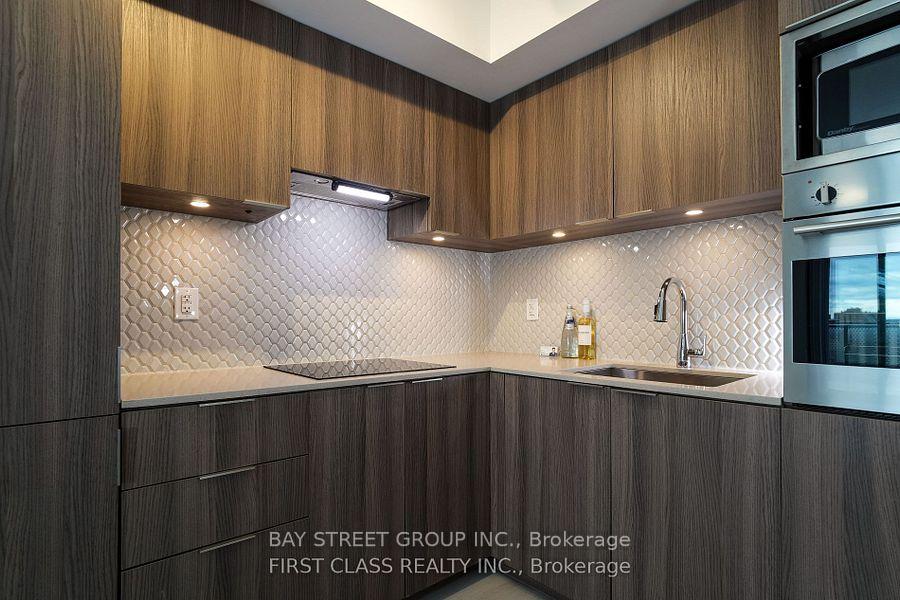 Photo 5 of Unit 1402, 11 Wellesley Street W, Toronto, Bay Street Corridor — HOMEH