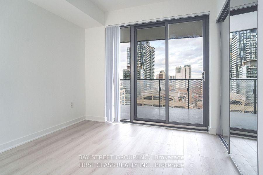Photo 6 of Unit 1402, 11 Wellesley Street W, Toronto, Bay Street Corridor — HOMEH