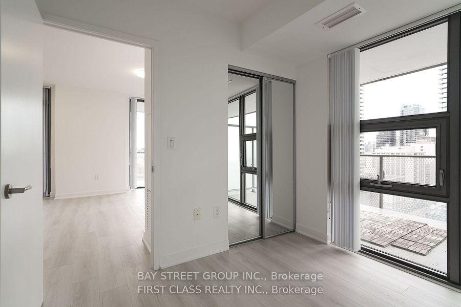 Photo 8 of Unit 1402, 11 Wellesley Street W, Toronto, Bay Street Corridor — HOMEH