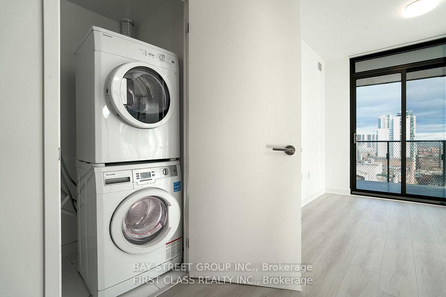 Photo 12 of Unit 1402, 11 Wellesley Street W, Toronto, Bay Street Corridor — HOMEH