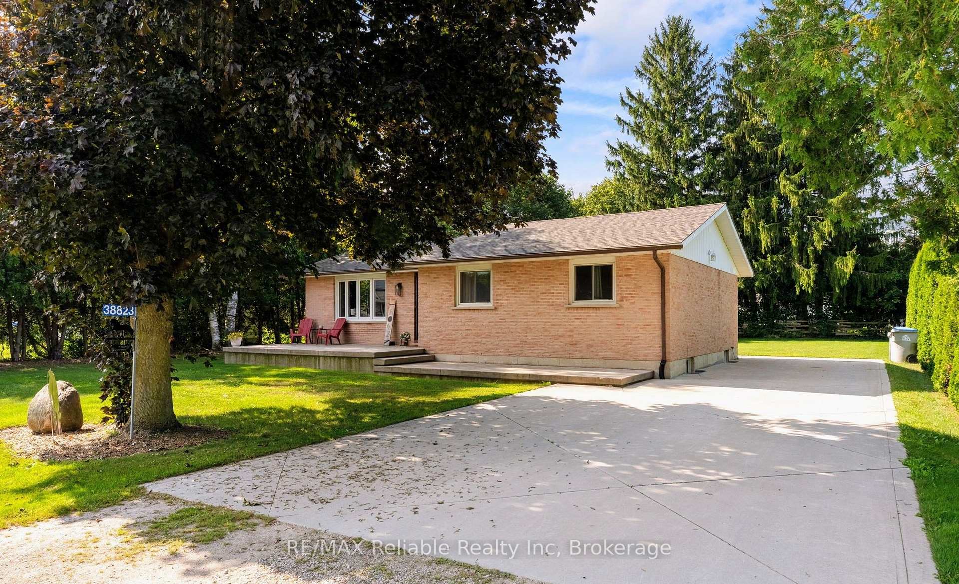 Photo 2 of 38823 Vienna Street, Bluewater, Stanley — HOMEH