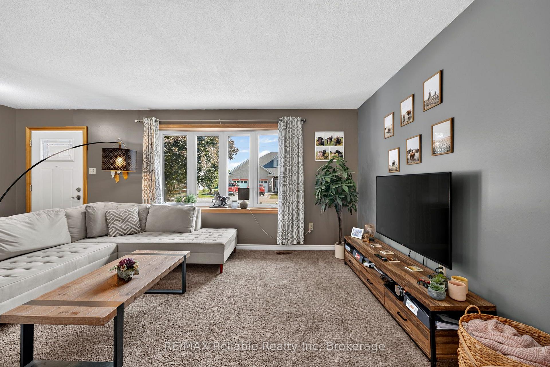 Photo 5 of 38823 Vienna Street, Bluewater, Stanley — HOMEH