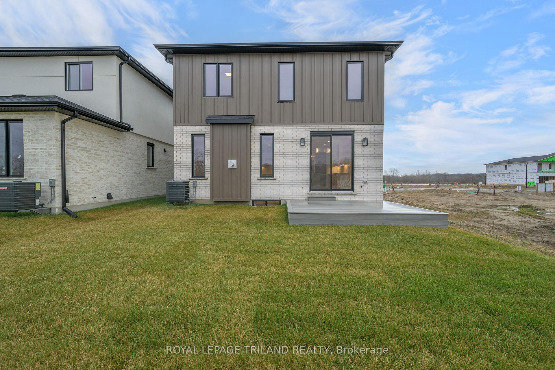 Photo 4 of 4211 Liberty Crossing, London, South V — HOMEH