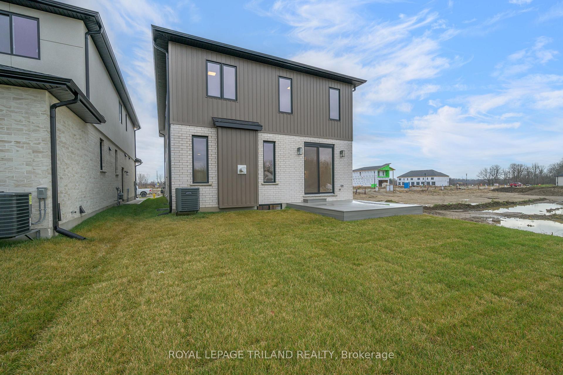 Photo 5 of 4211 Liberty Crossing, London, South V — HOMEH