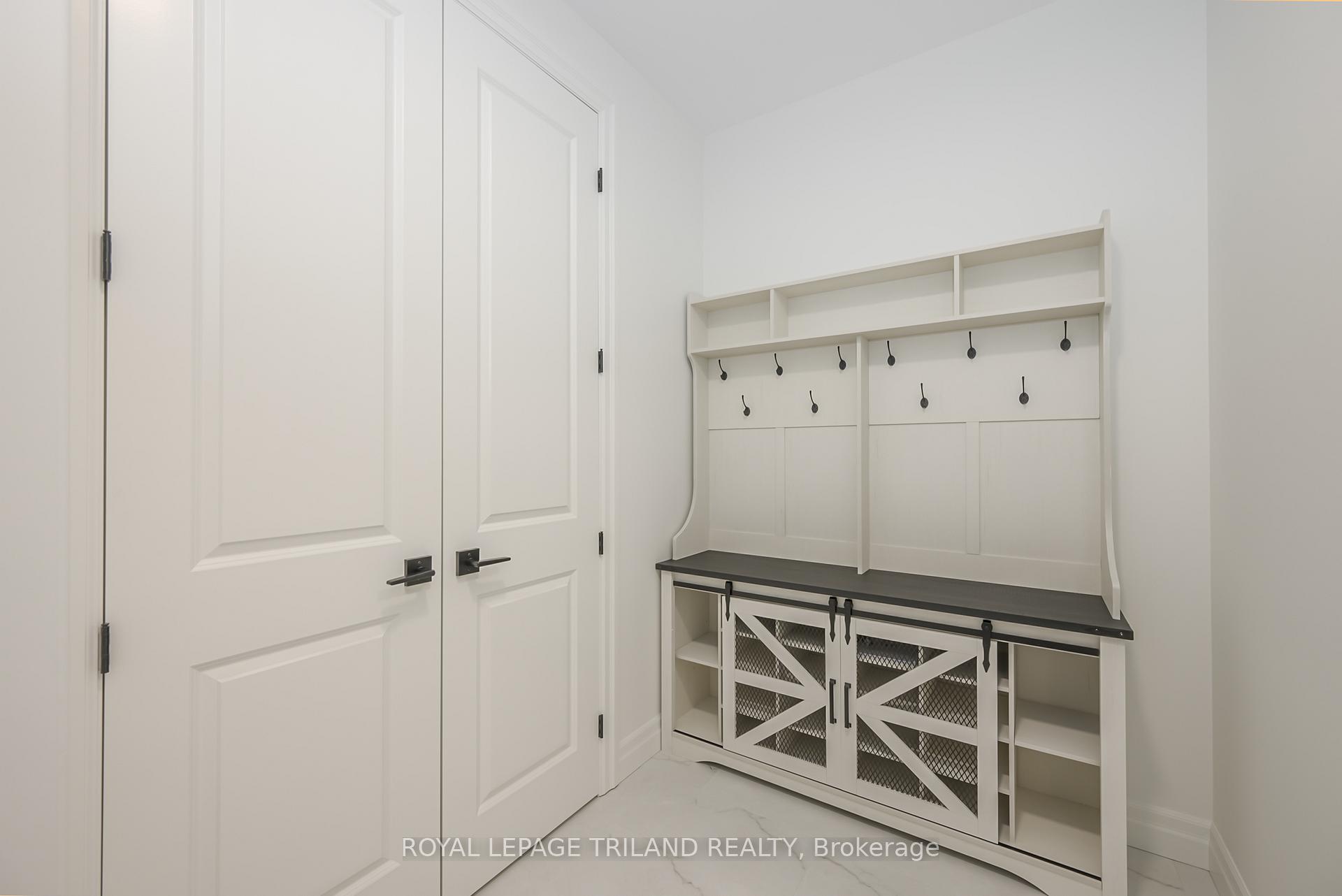 Photo 18 of 4211 Liberty Crossing, London, South V — HOMEH