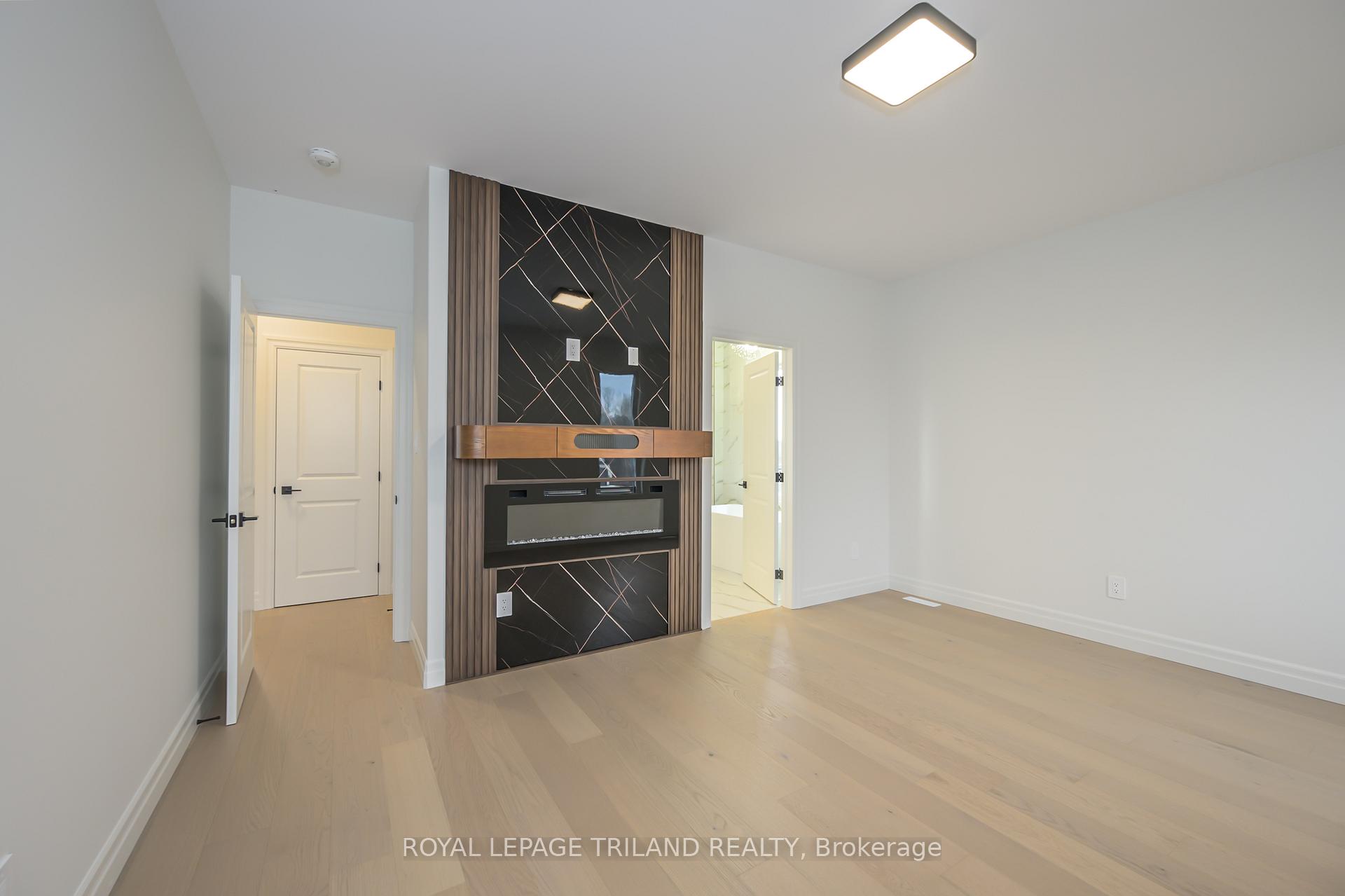 Photo 22 of 4211 Liberty Crossing, London, South V — HOMEH