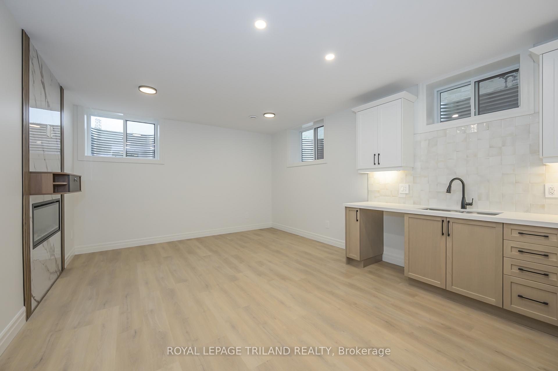 Photo 37 of 4211 Liberty Crossing, London, South V — HOMEH