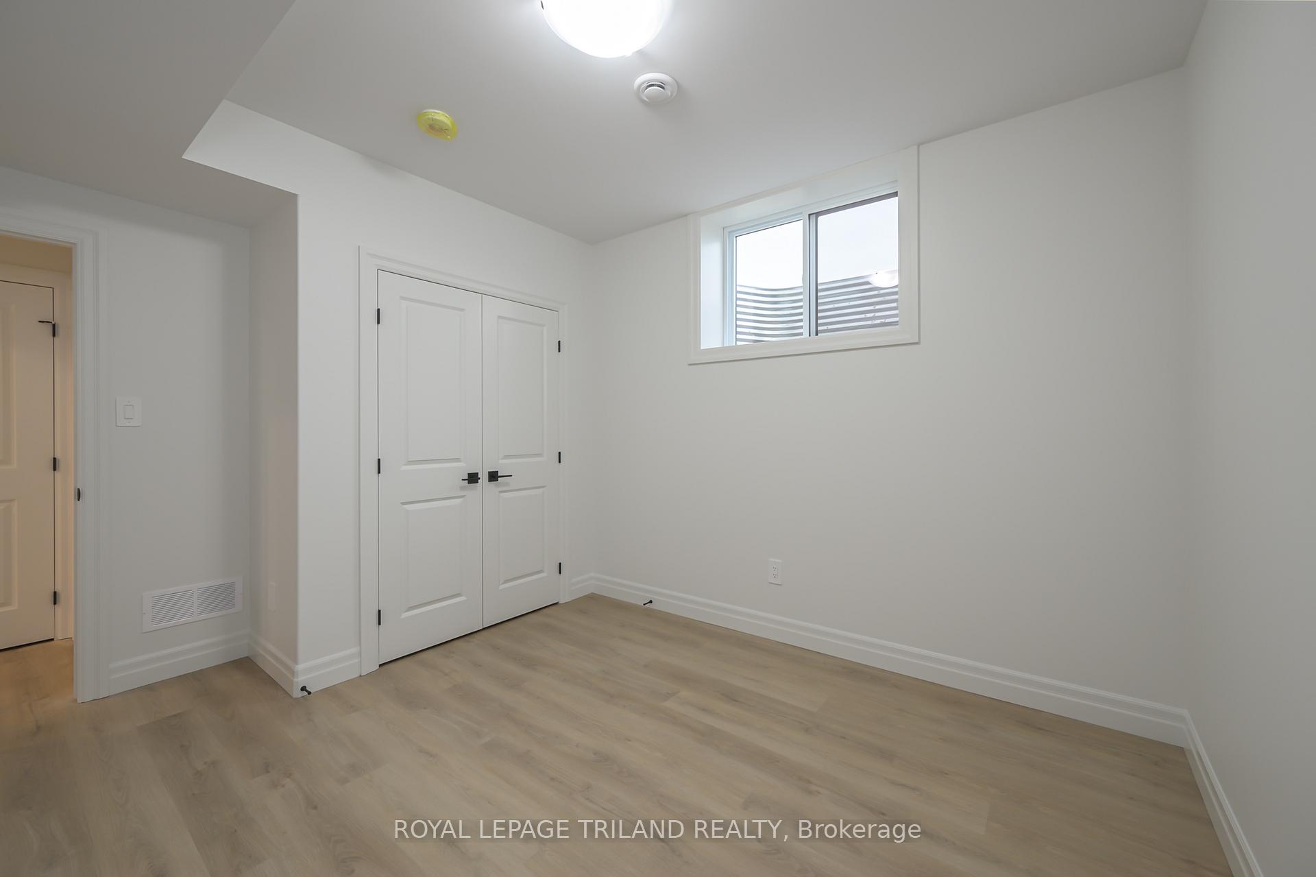 Photo 41 of 4211 Liberty Crossing, London, South V — HOMEH
