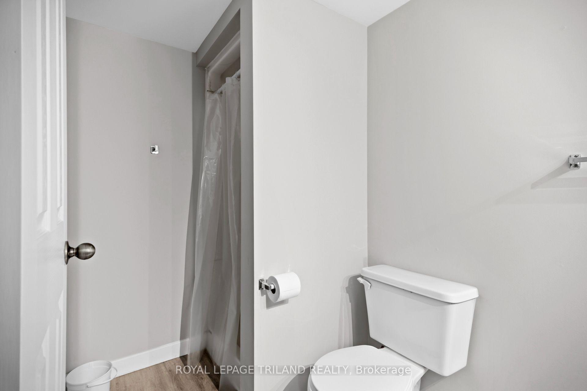 Photo 23 of Unit 4, 50 Chapman Court, London, North I — HOMEH