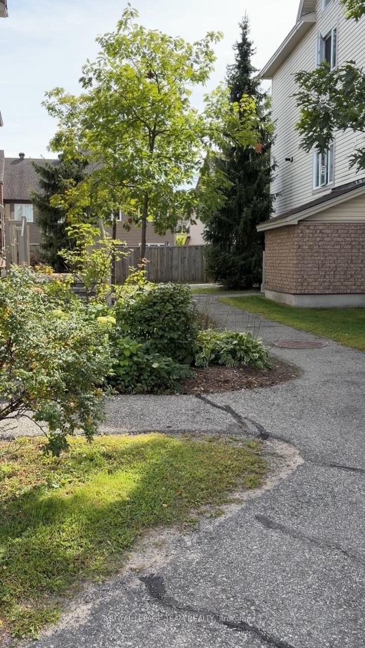 Photo 2 of Unit L, 767 Cedar Creek Drive, Ottawa, Blossom Park/Kemp Park/Findlay Creek — HOMEH