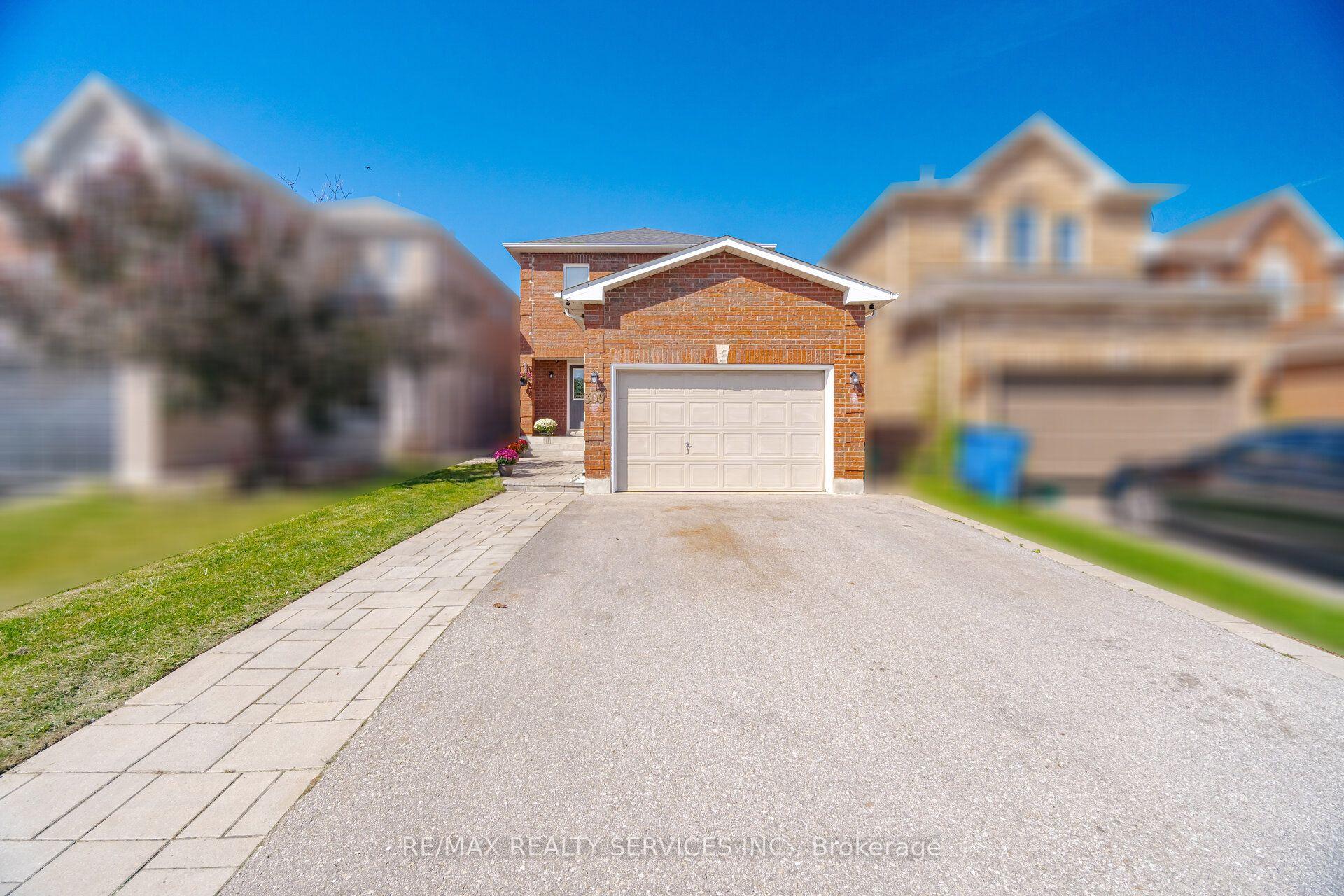 Photo 2 of 309 Marshall Crescent, Orangeville — HOMEH