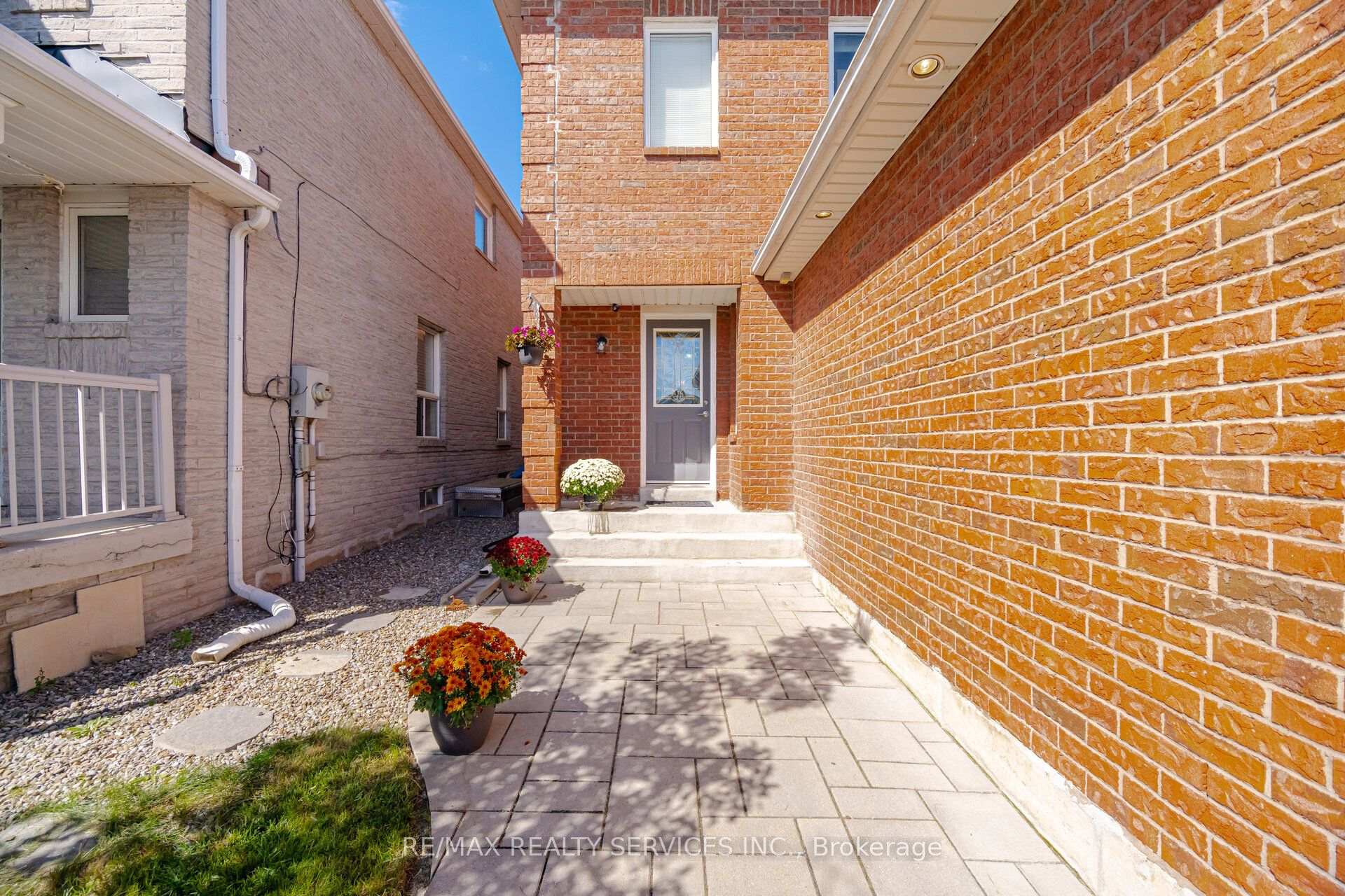 Photo 4 of 309 Marshall Crescent, Orangeville — HOMEH