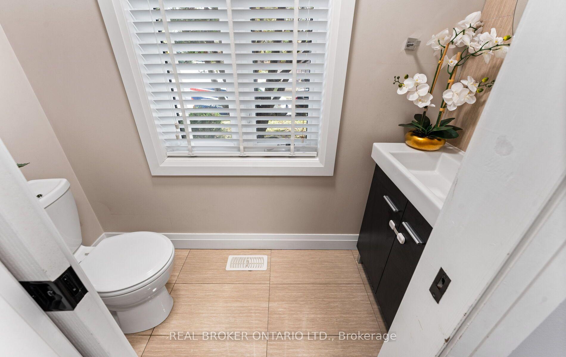 Photo 13 of 26 Roxaline Street, Etobicoke, Humber Heights — HOMEH