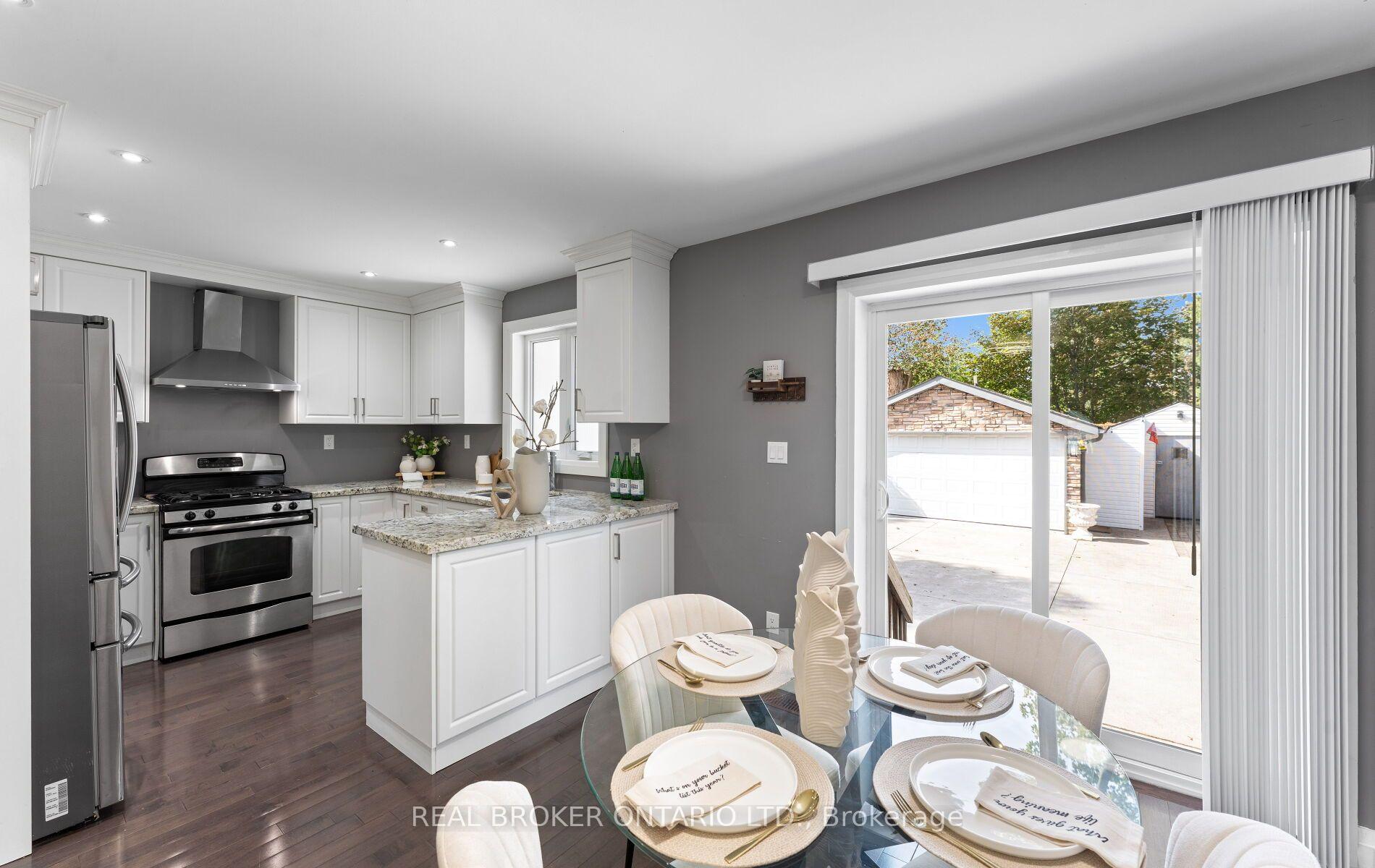 Photo 17 of 26 Roxaline Street, Etobicoke, Humber Heights — HOMEH