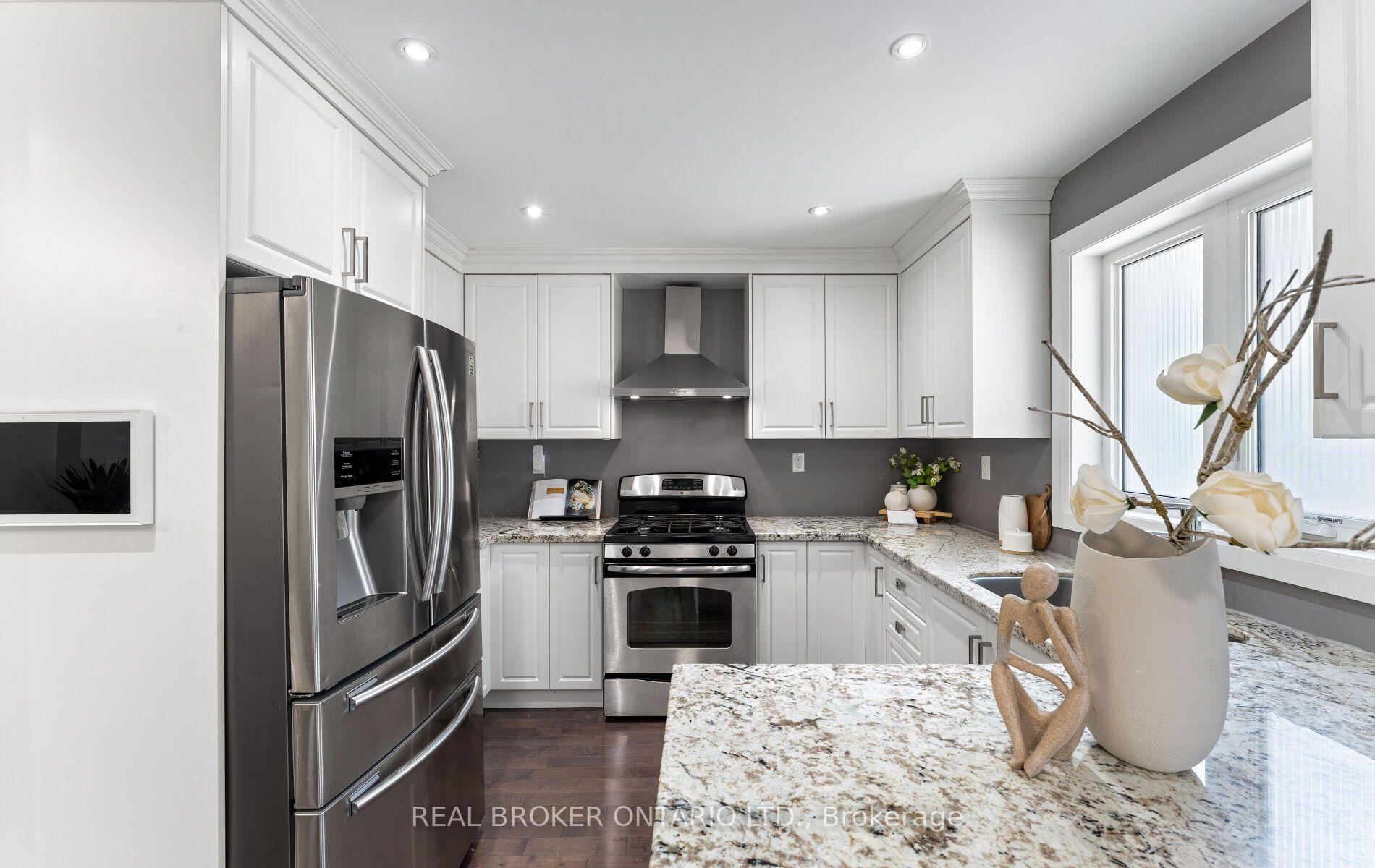 Photo 18 of 26 Roxaline Street, Etobicoke, Humber Heights — HOMEH