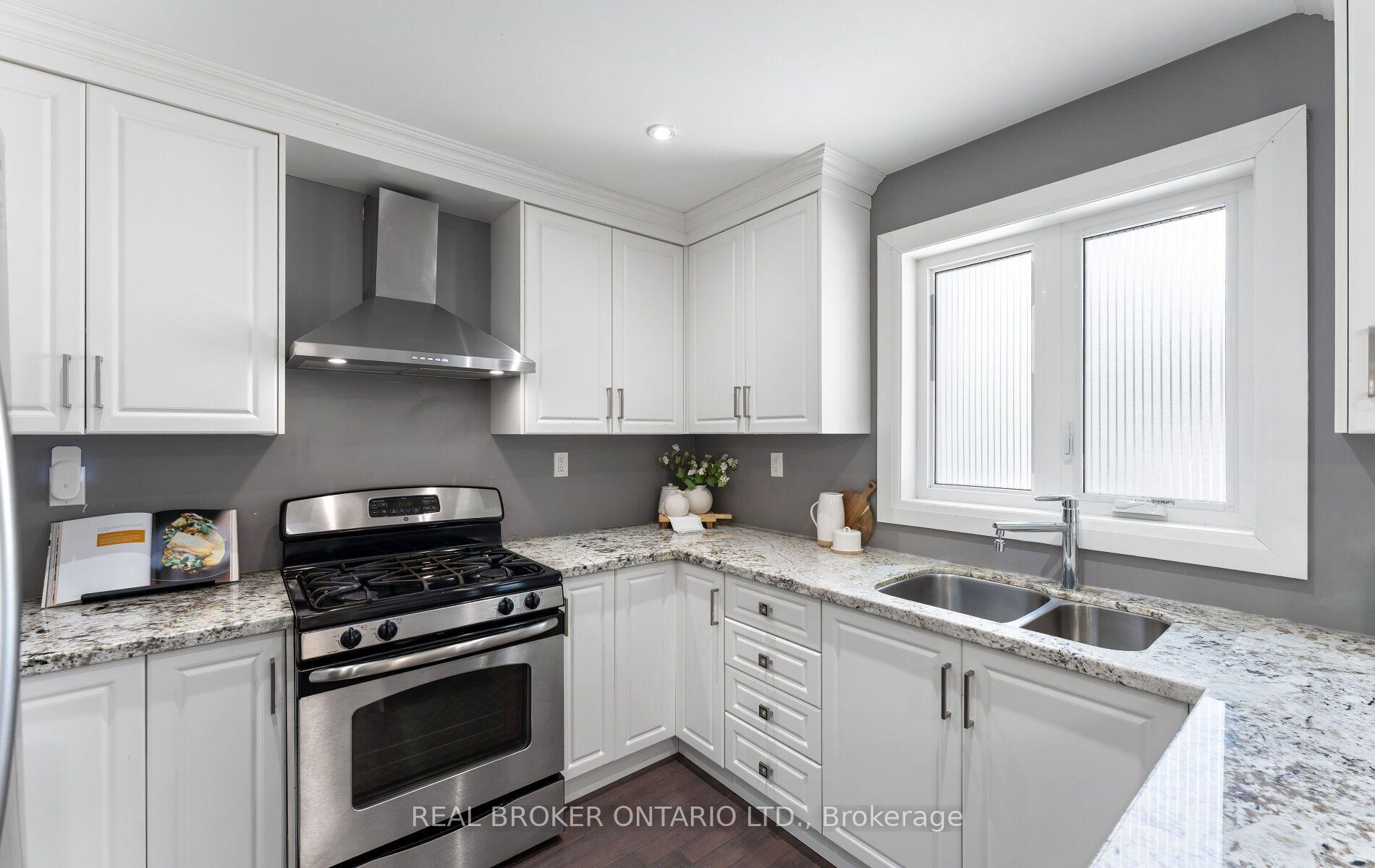 Photo 19 of 26 Roxaline Street, Etobicoke, Humber Heights — HOMEH