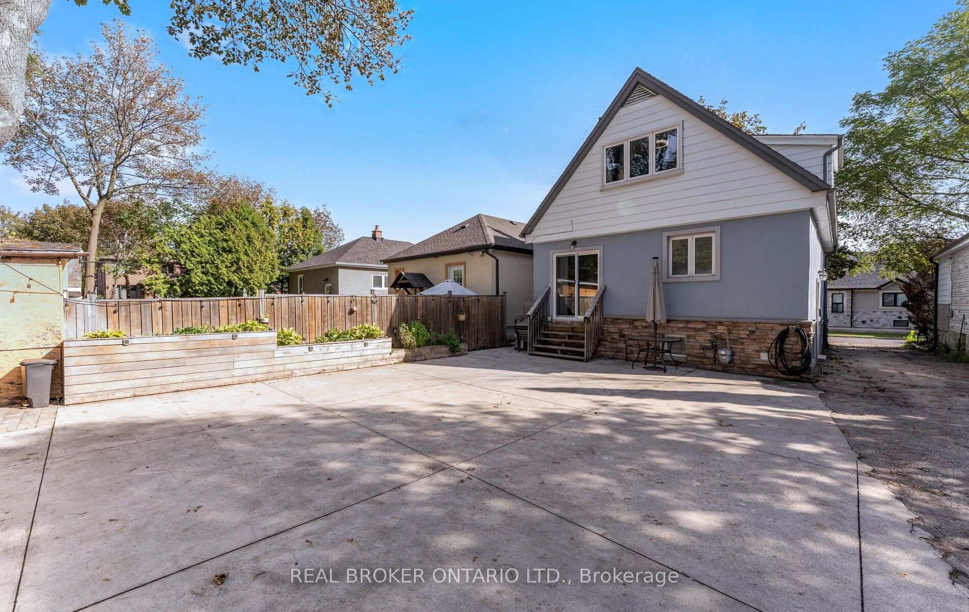 Photo 4 of 26 Roxaline Street, Etobicoke, Humber Heights — HOMEH