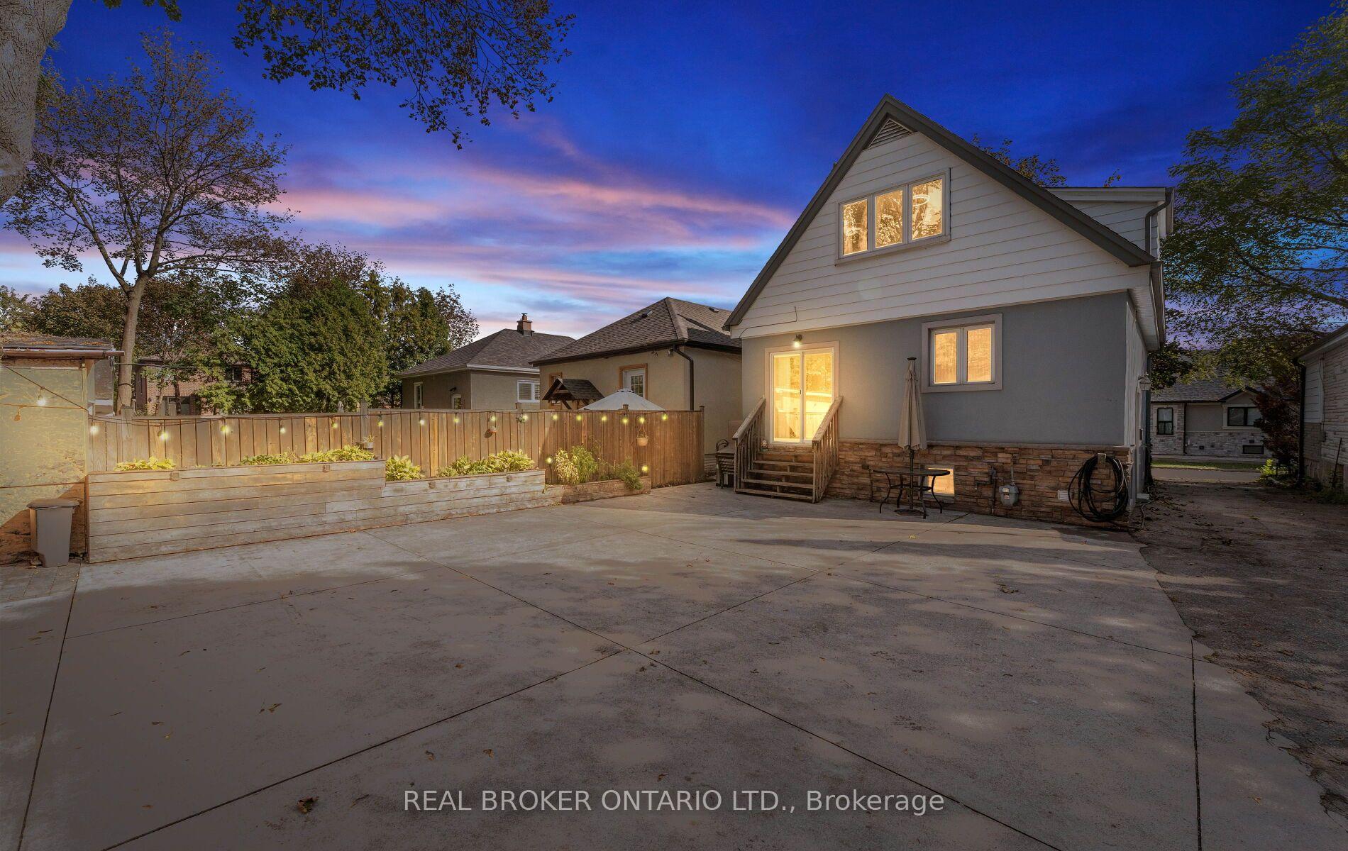 Photo 5 of 26 Roxaline Street, Etobicoke, Humber Heights — HOMEH