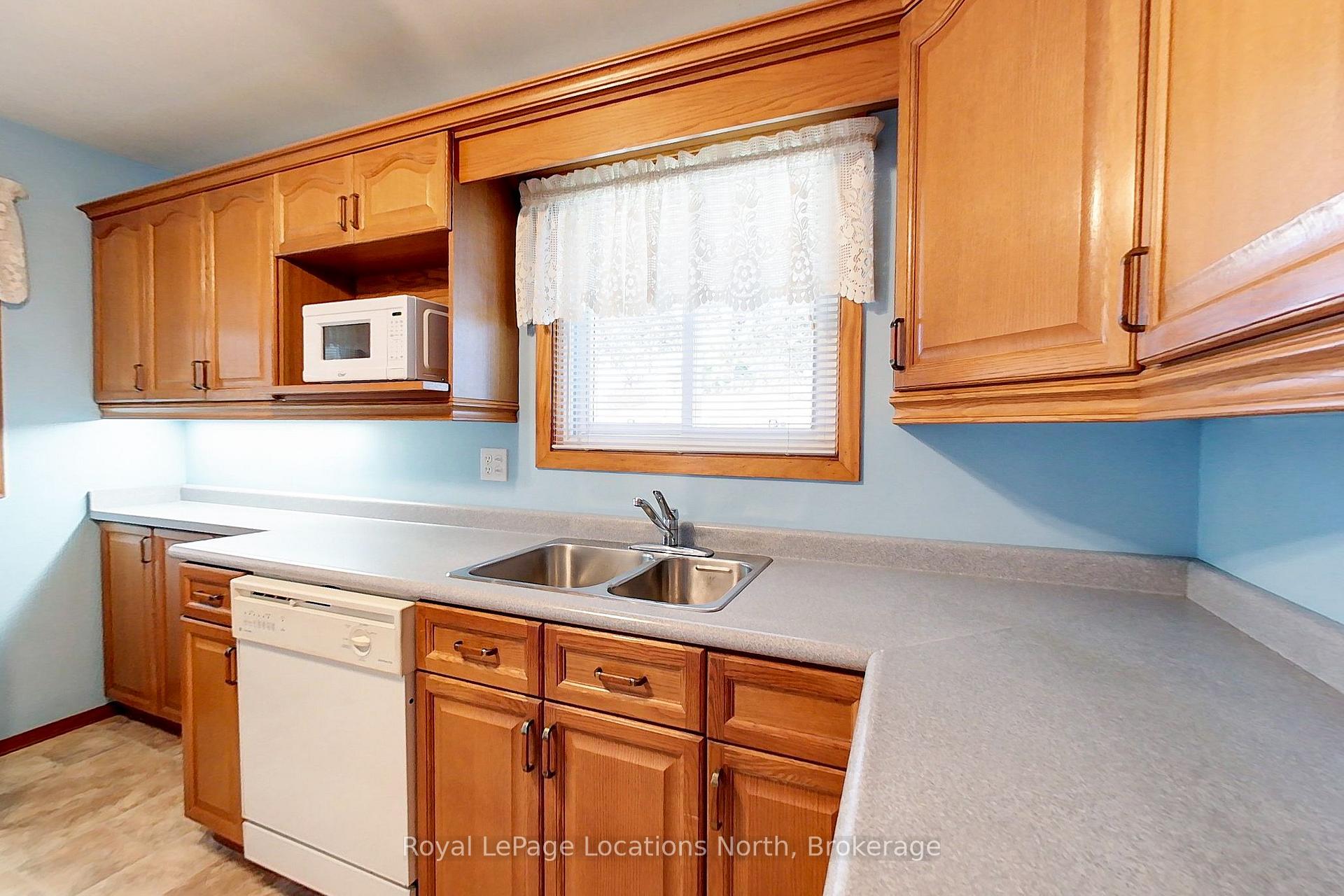 Photo 8 of 31 Burton Street, Meaford — HOMEH